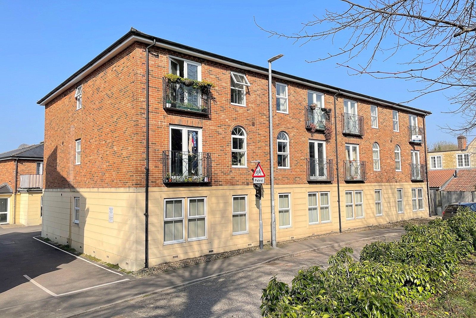 2 bed flat for sale in Wincanton, Somerset BA9 Zoopla