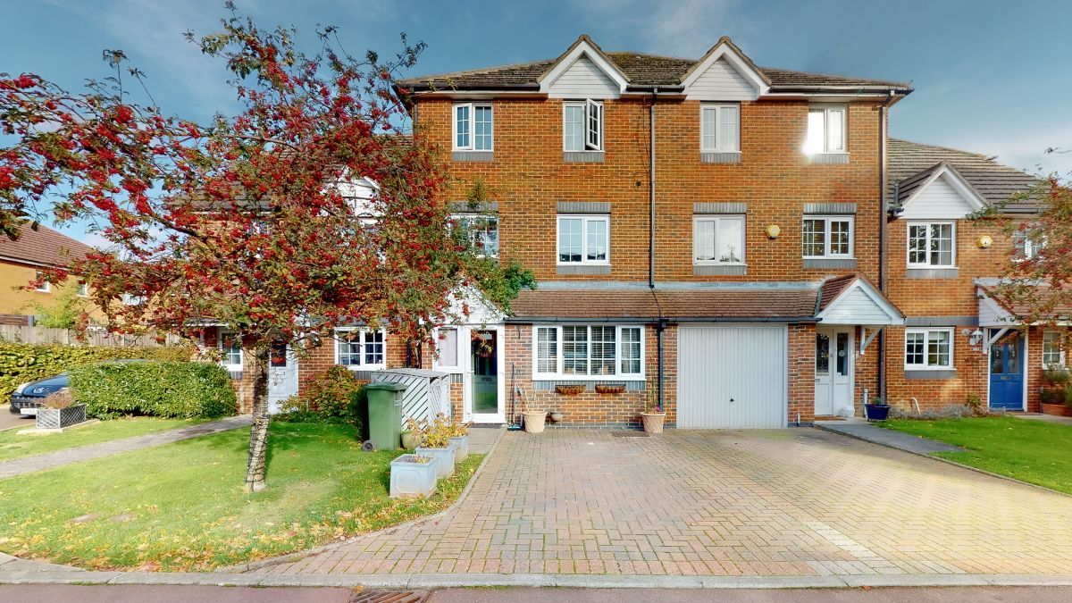6 bed terraced house for sale in Tilers Close, Merstham, Redhill RH1