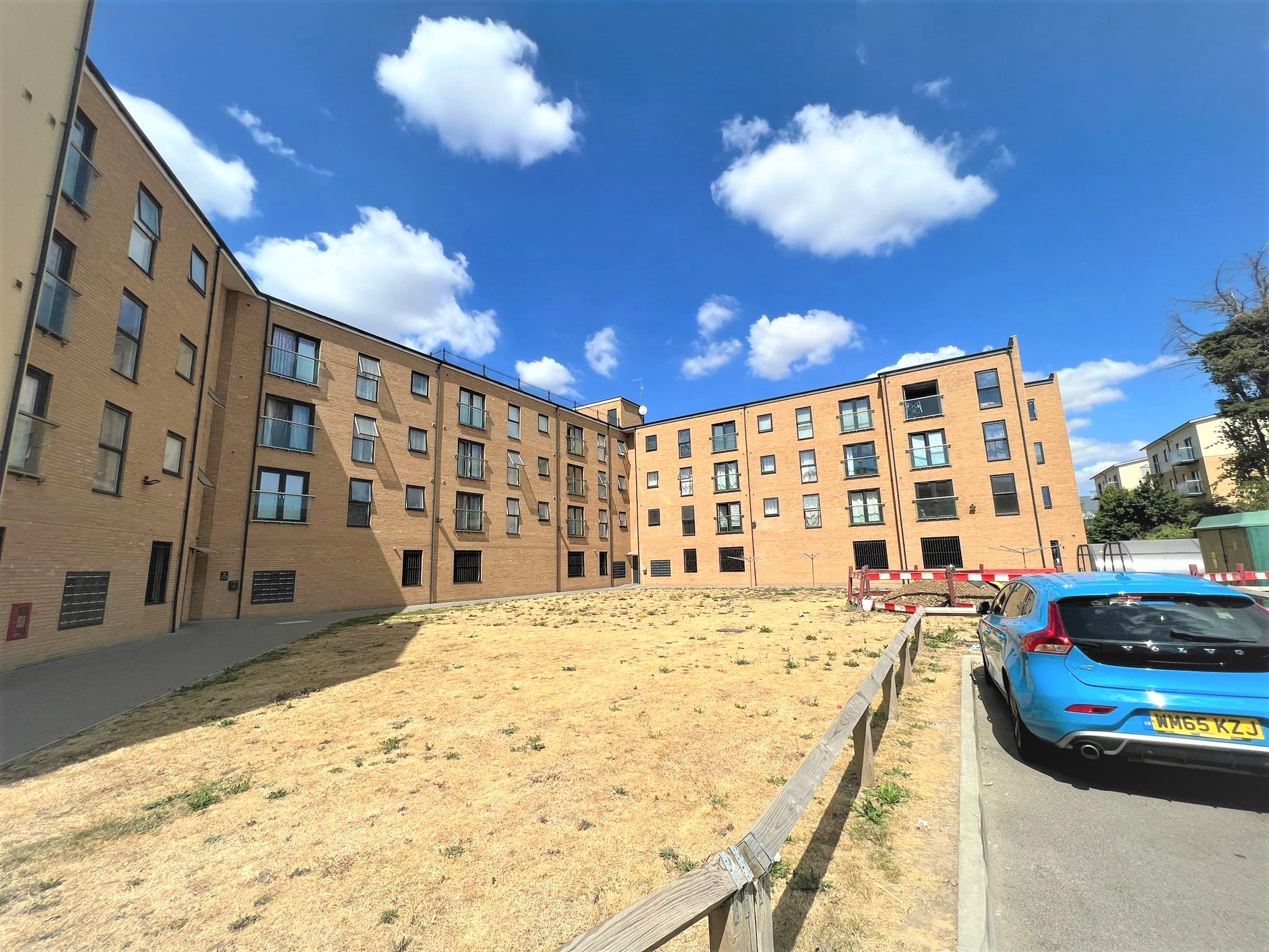 2 bed flat to rent in Dock Road, Thurrock RM18 Zoopla