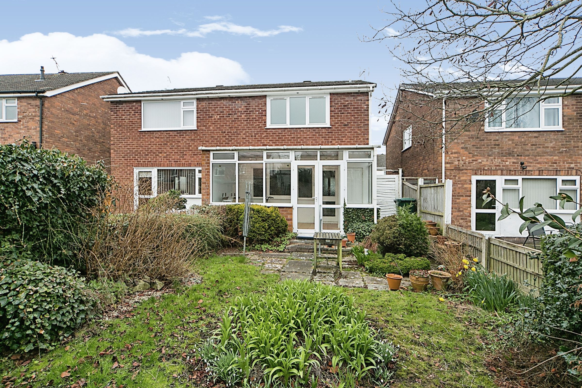 3 bed semidetached house for sale in Oldfield Drive, Vicars Cross