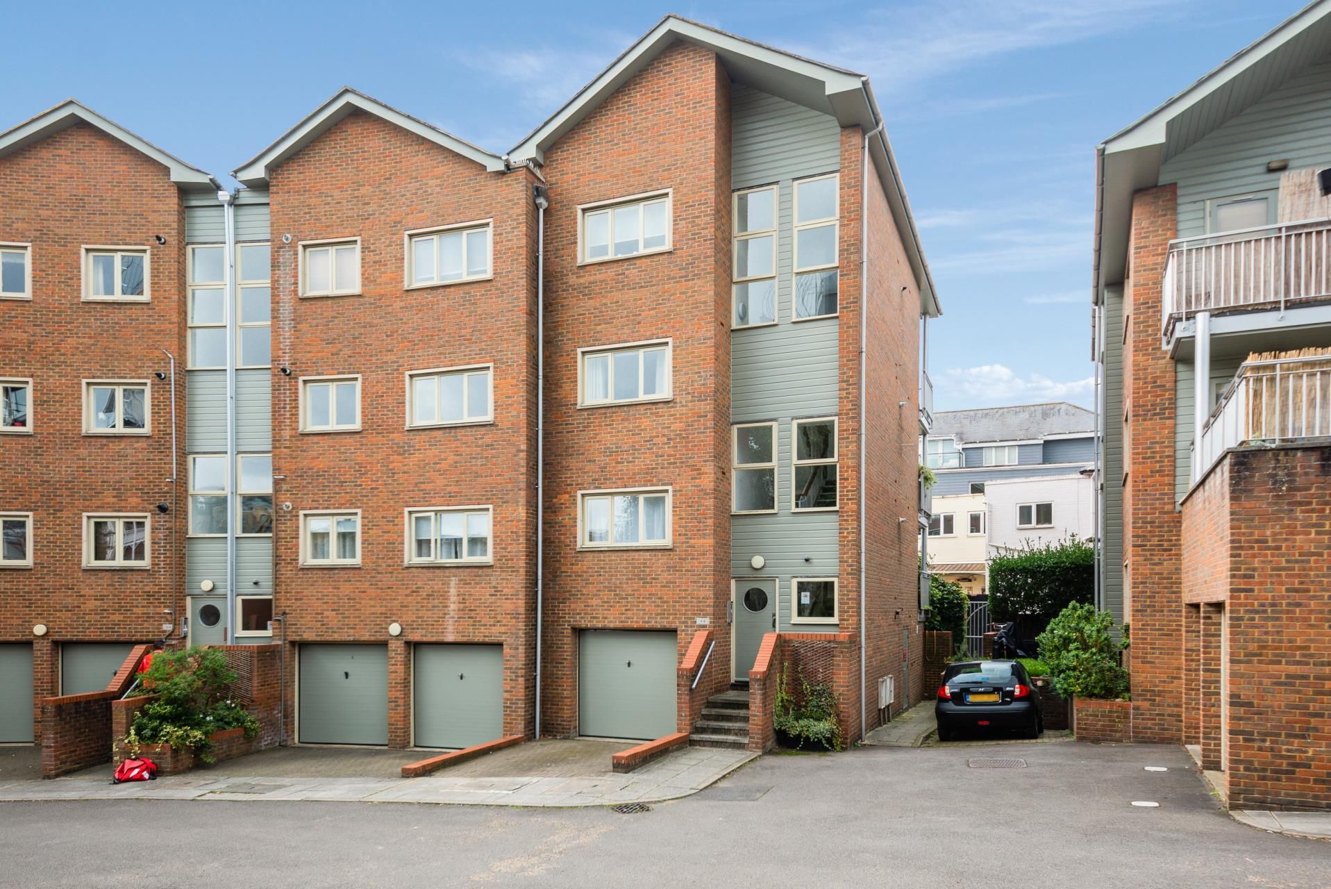 1 bed flat for sale in Thames Row, Kew Bridge Road, Brentford TW8 Zoopla