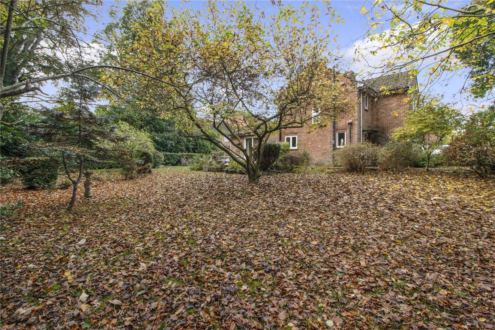 3 bed end terrace house for sale in Clare Way, Sevenoaks, Kent TN13