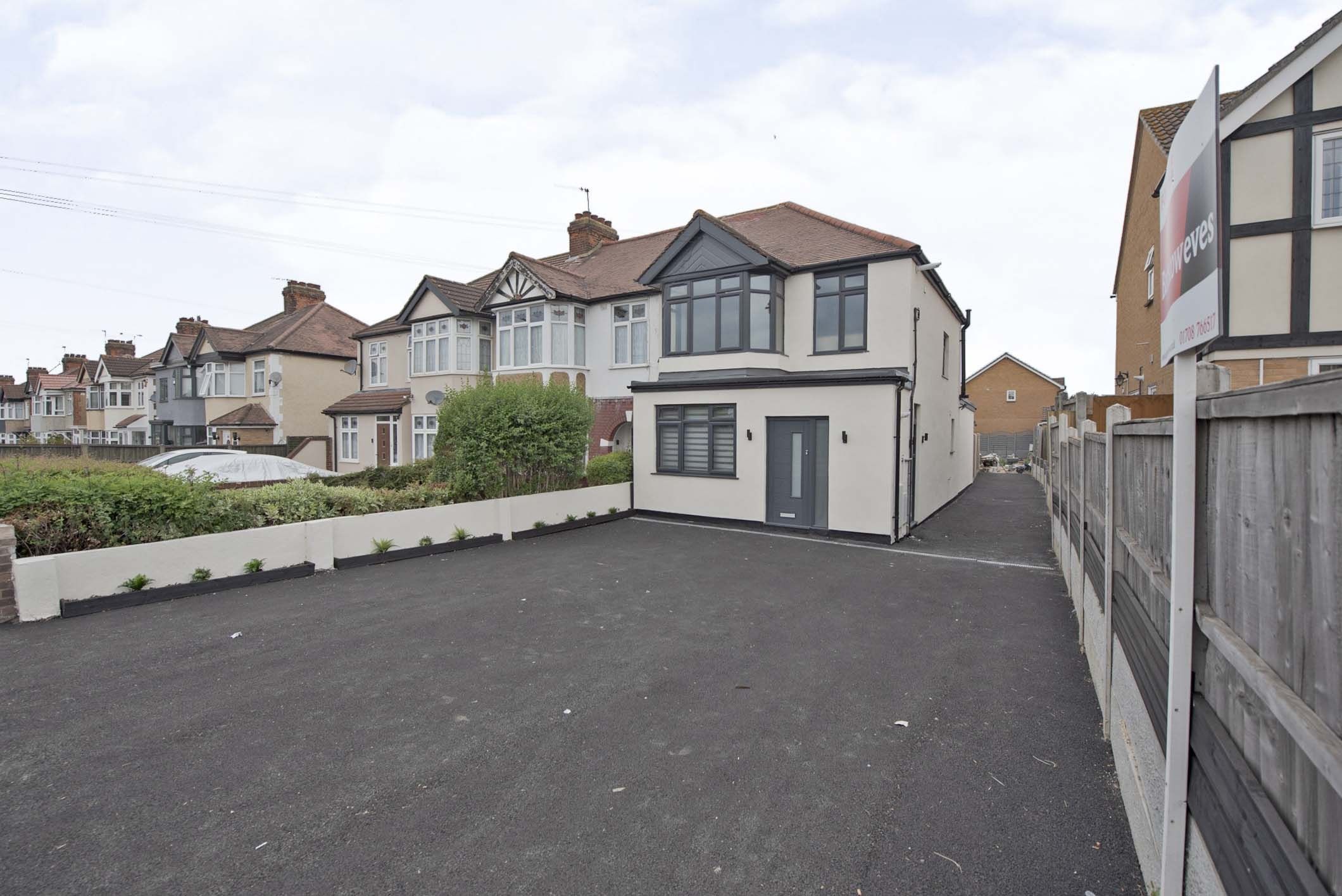 2 bed for sale in Chase Cross Road, Romford RM5 Zoopla