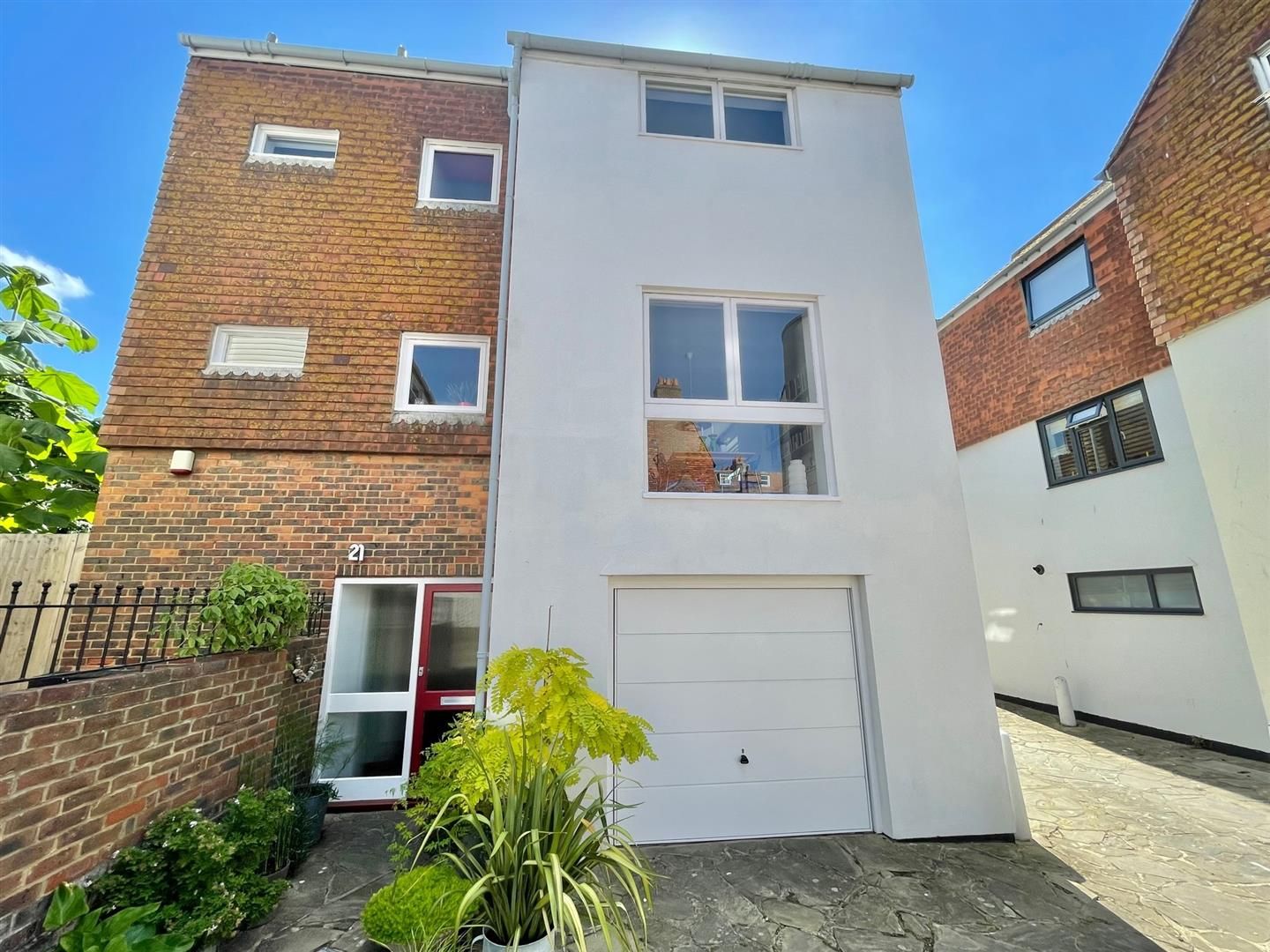 3 bed town house for sale in Wellesley Court, Hastings TN34 Zoopla