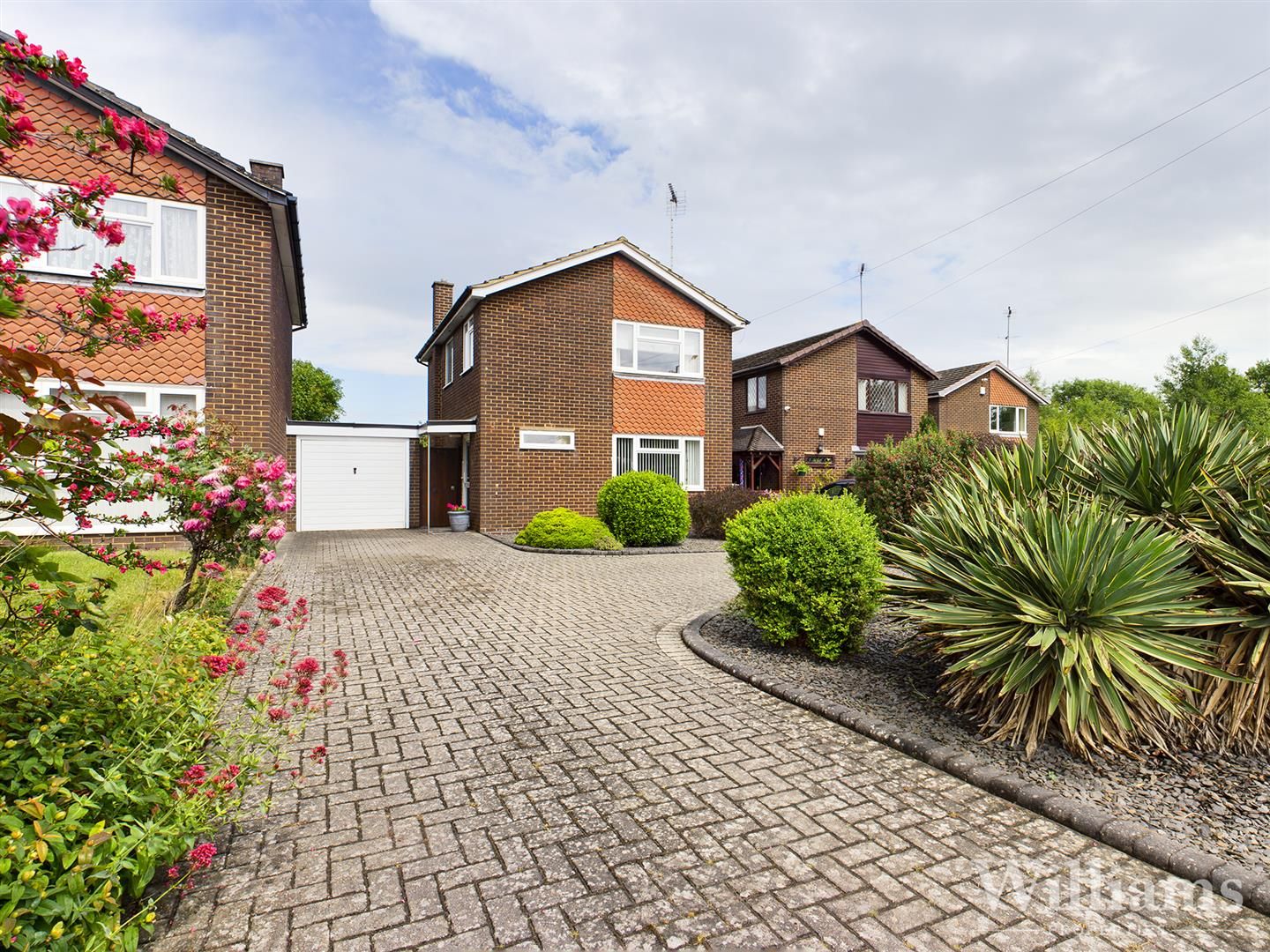 3 bed detached house for sale in Douglas Road, Aylesbury HP20 Zoopla