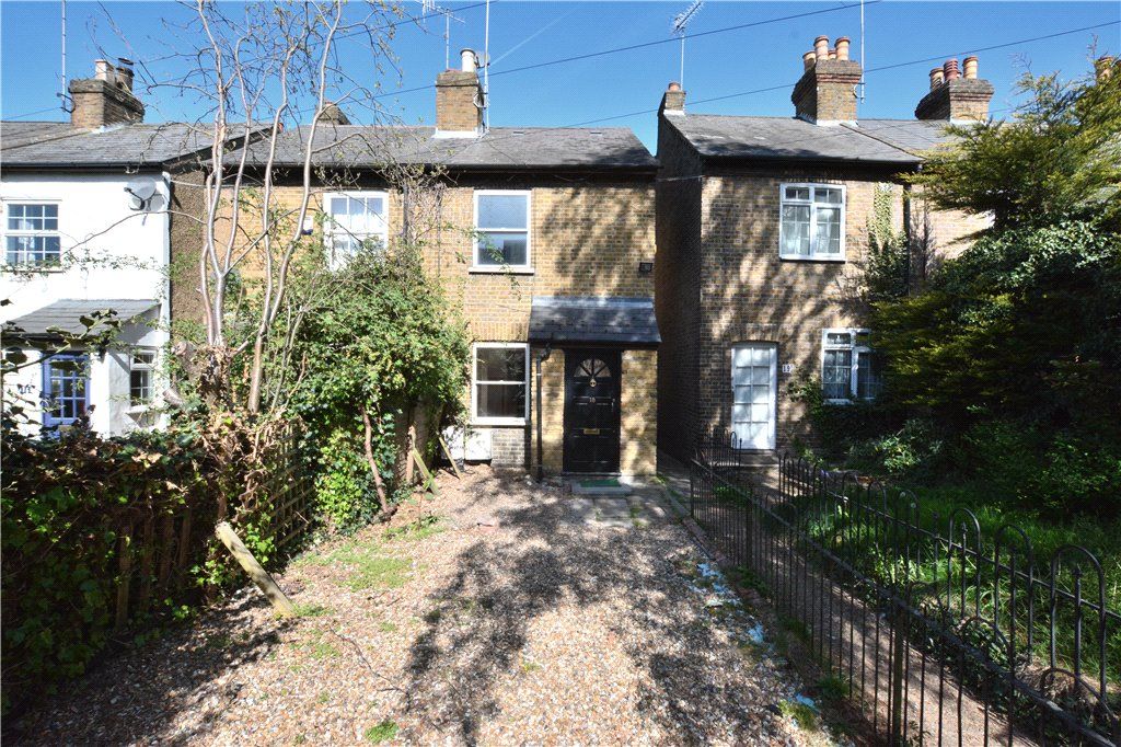 4 bed semidetached house for sale in Yard, High Street