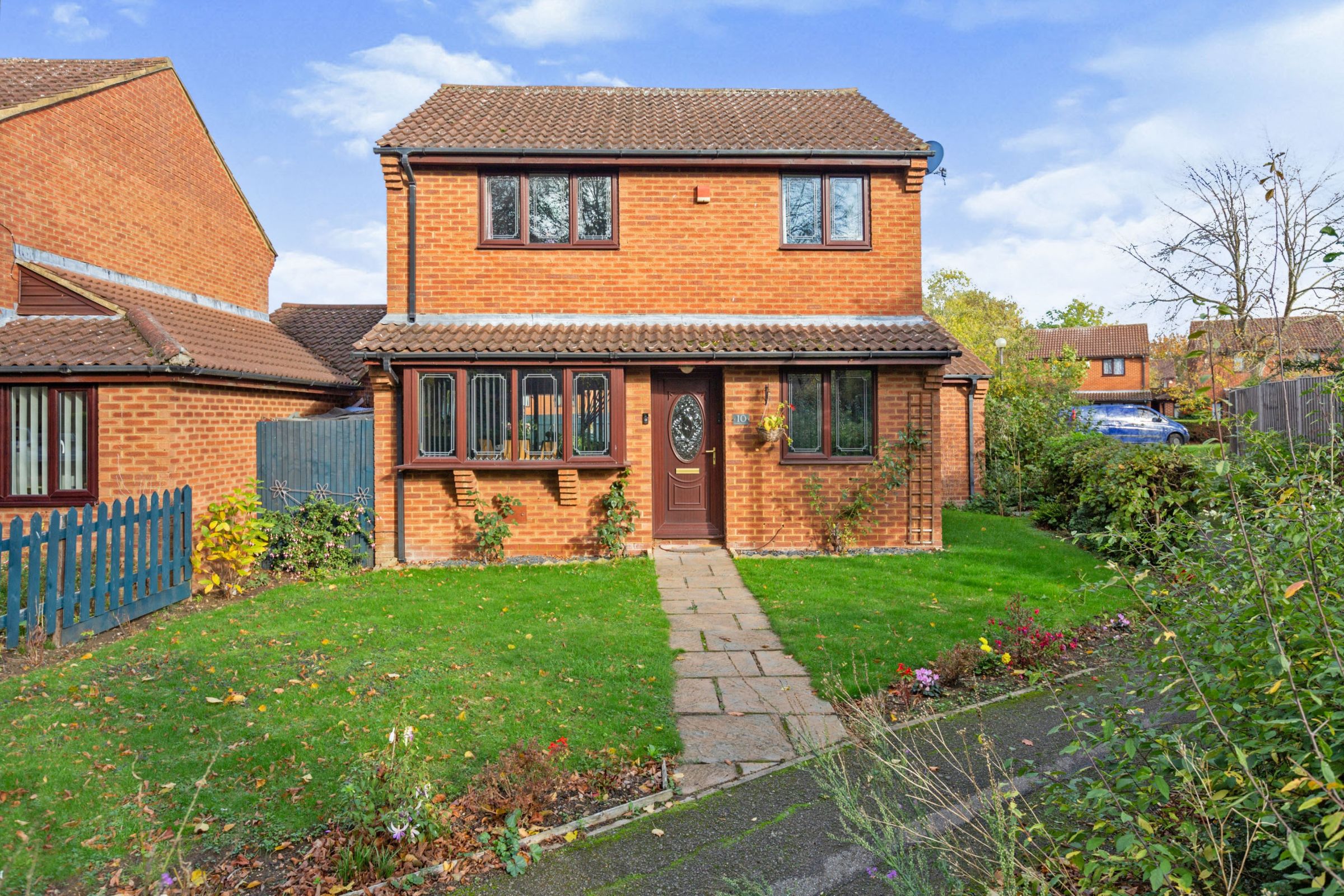 3 bed detached house for sale in Lodge Gate, Great Linford, Milton