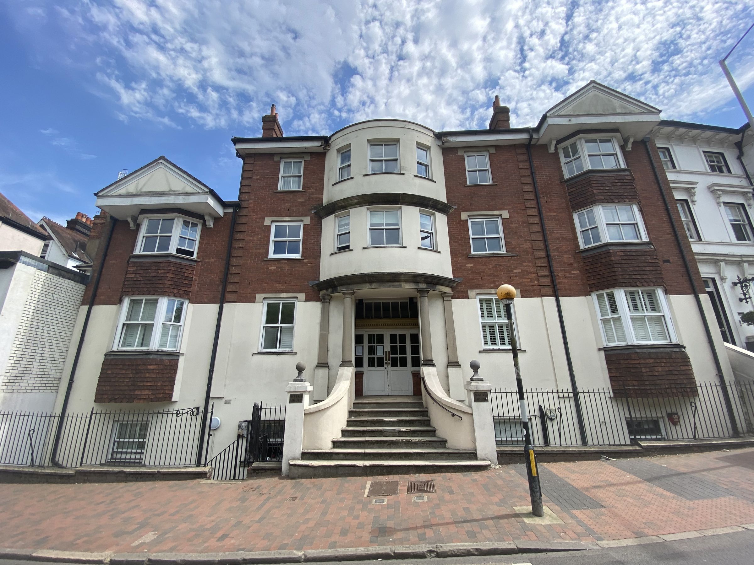 Flat 4 Walks House, 30-36 The Pantiles, Tunbridge Wells, Kent TN2  