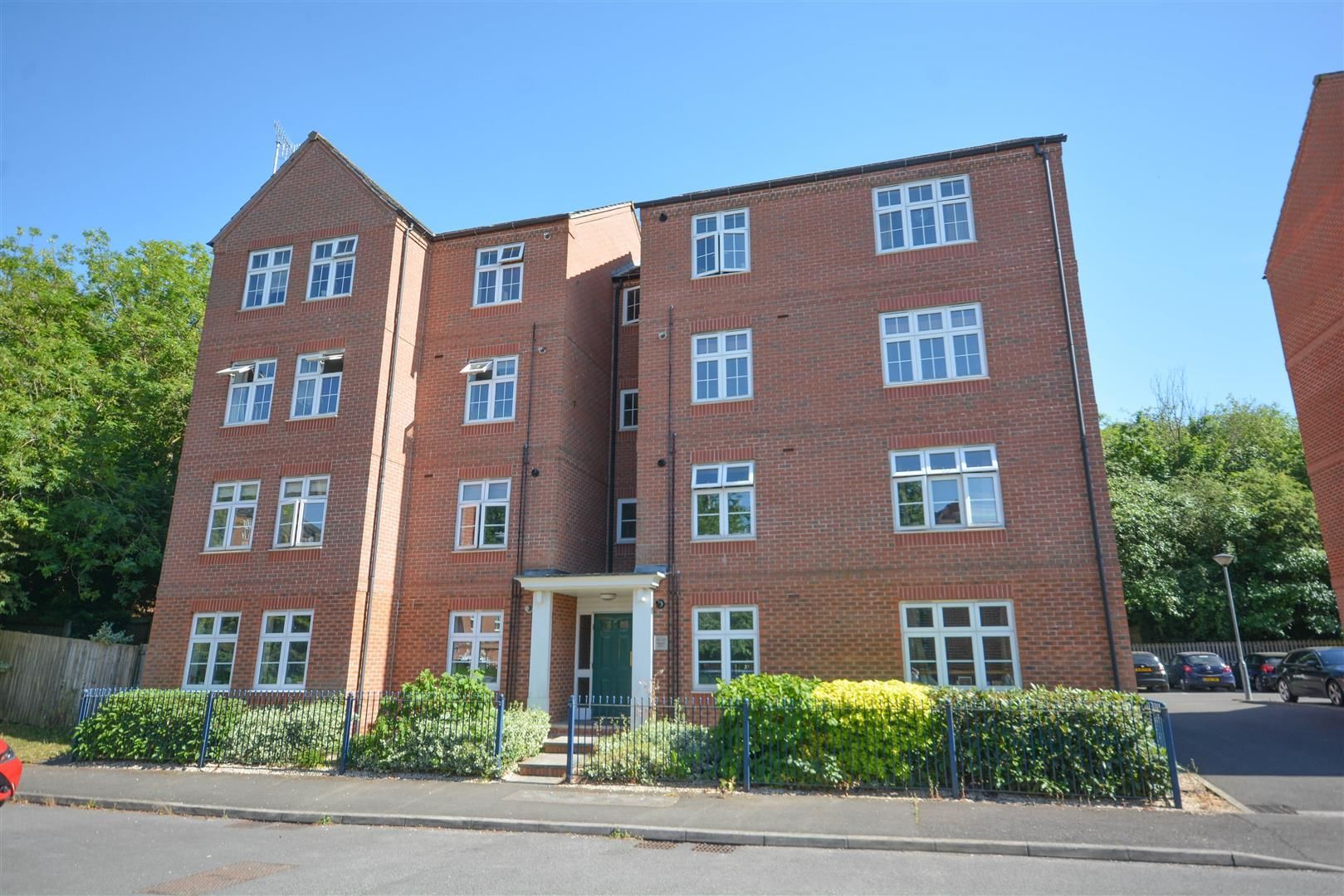 2 bed flat to rent in Wenlock Drive, West Bridgford, Nottingham NG2