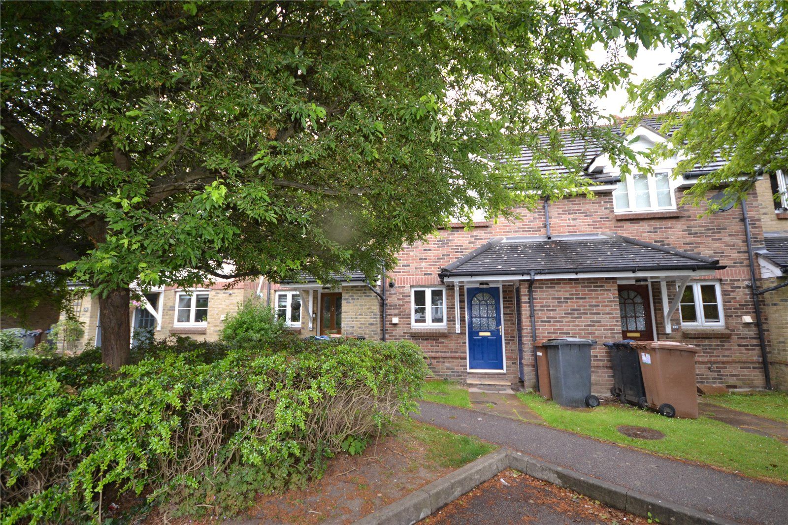 2 bed terraced house to rent in Great Eastern Close, Stortford