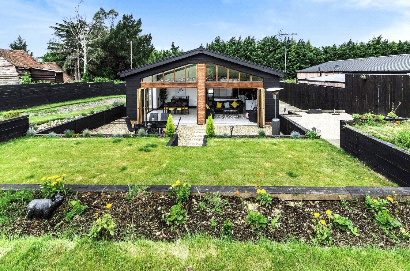 Tongham Road, Farnham, Surrey GU10  