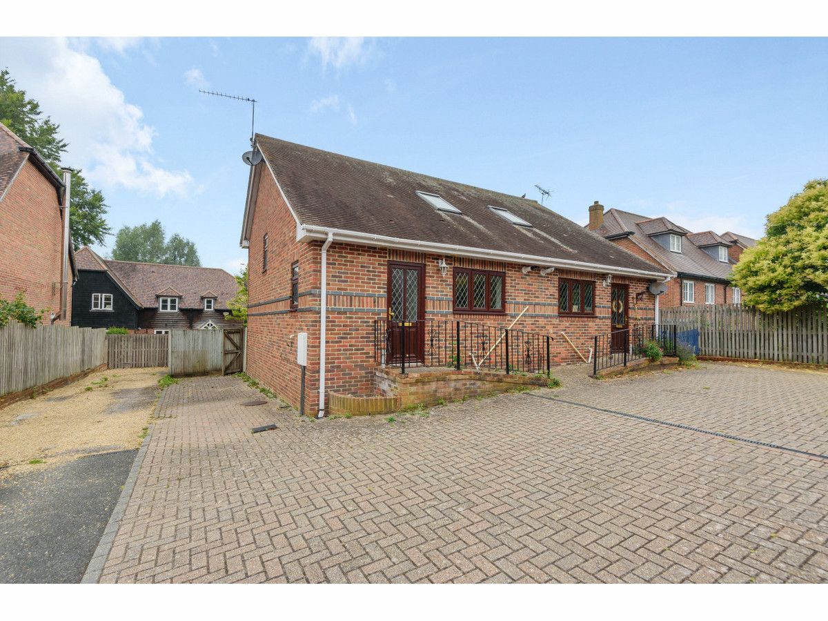 2 bed semidetached house for sale in Warnford Road, Southampton SO32