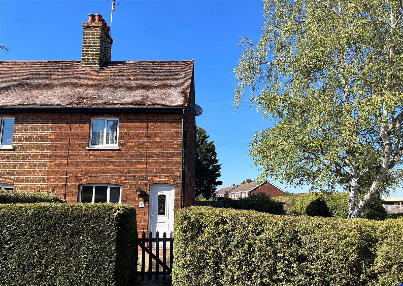 2 bed semidetached house to rent in Bridge Road, Woolmer Green