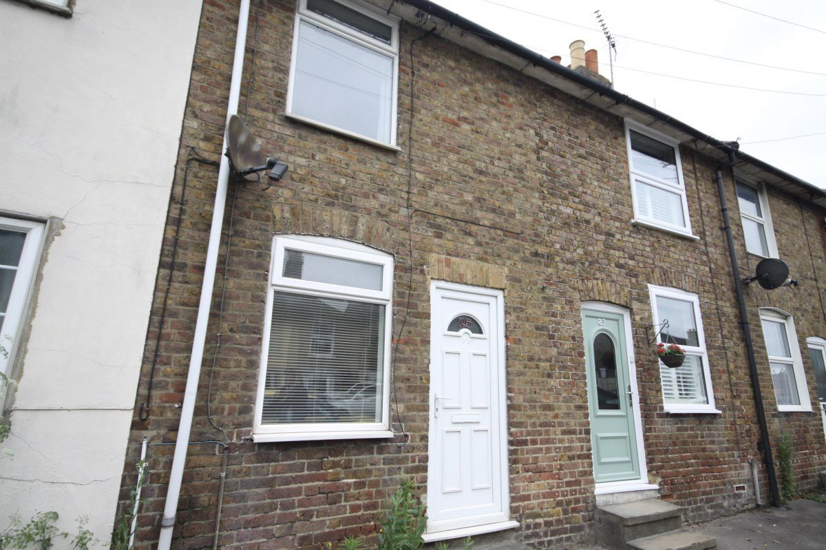 1 bed terraced house to rent in London Road, Teynham, Sittingbourne ME9