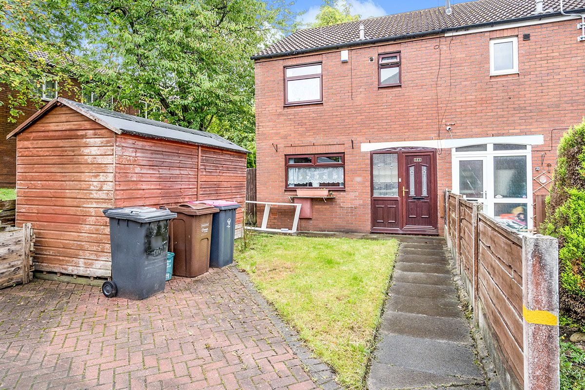3 bed end terrace house to rent in Sparta Avenue, Worsley, Manchester