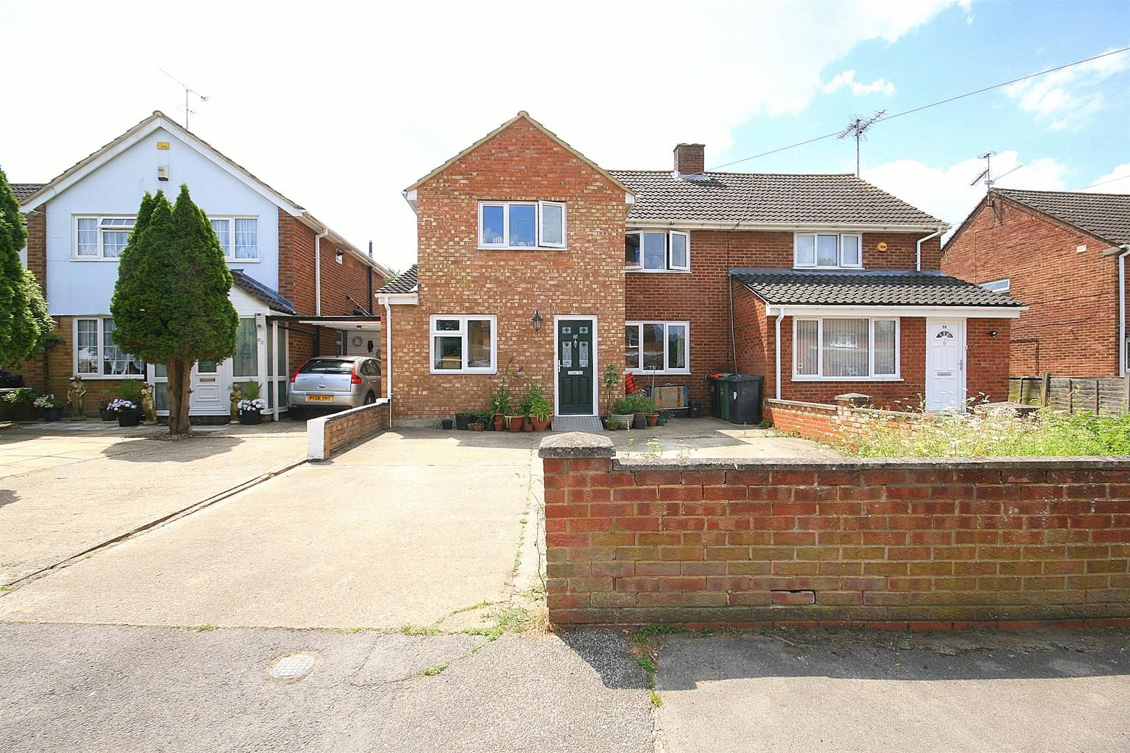 Russell Way, Leighton Buzzard, Beds. LU7  