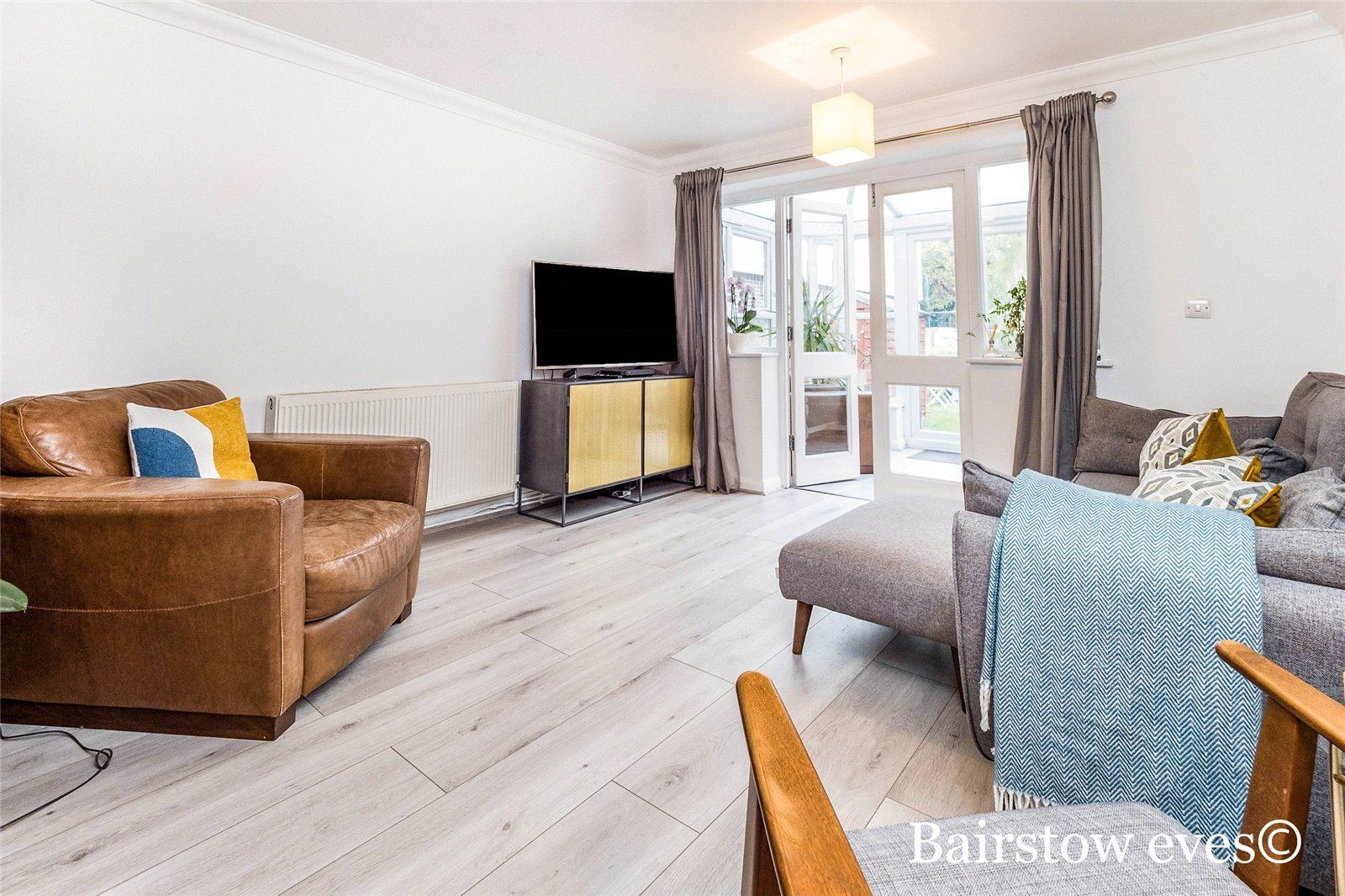 2 bed end terrace house for sale in Longcourt Mews, Wanstead, London