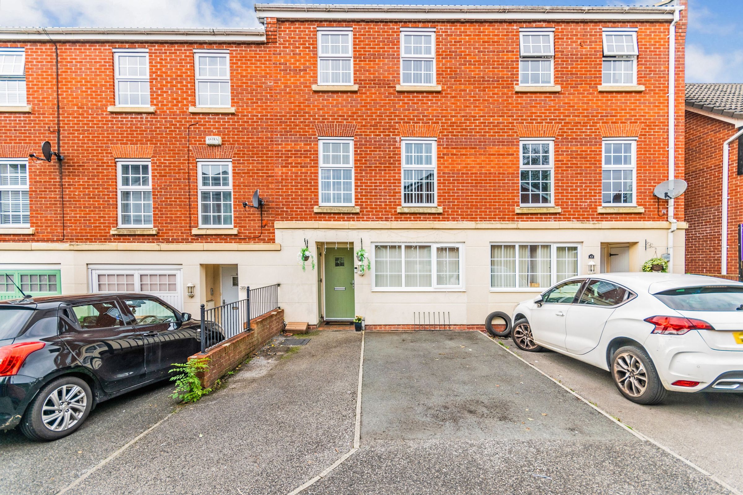 4 bed town house for sale in Windermere Road, Dukinfield SK16 Zoopla