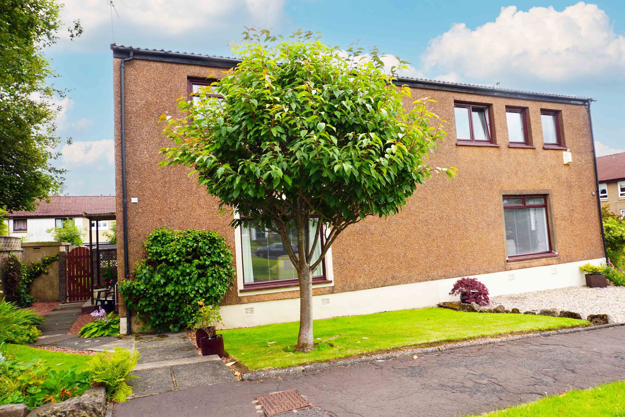 3 bed semidetached house for sale in Bosfield Road, East Mains, East