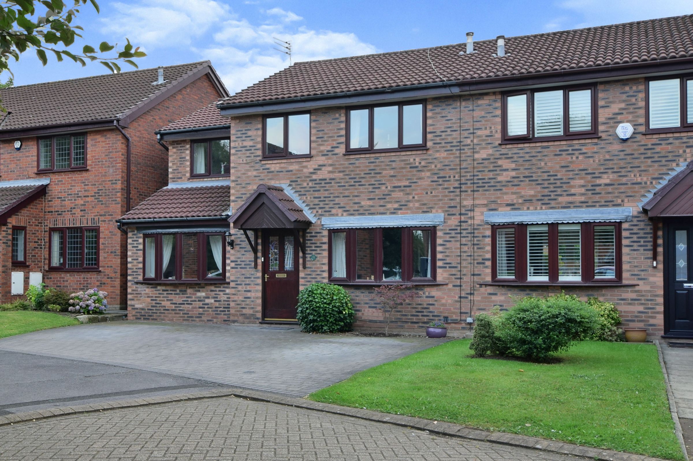 4 bed semidetached house for sale in Harvest Close, Sale, Cheshire M33