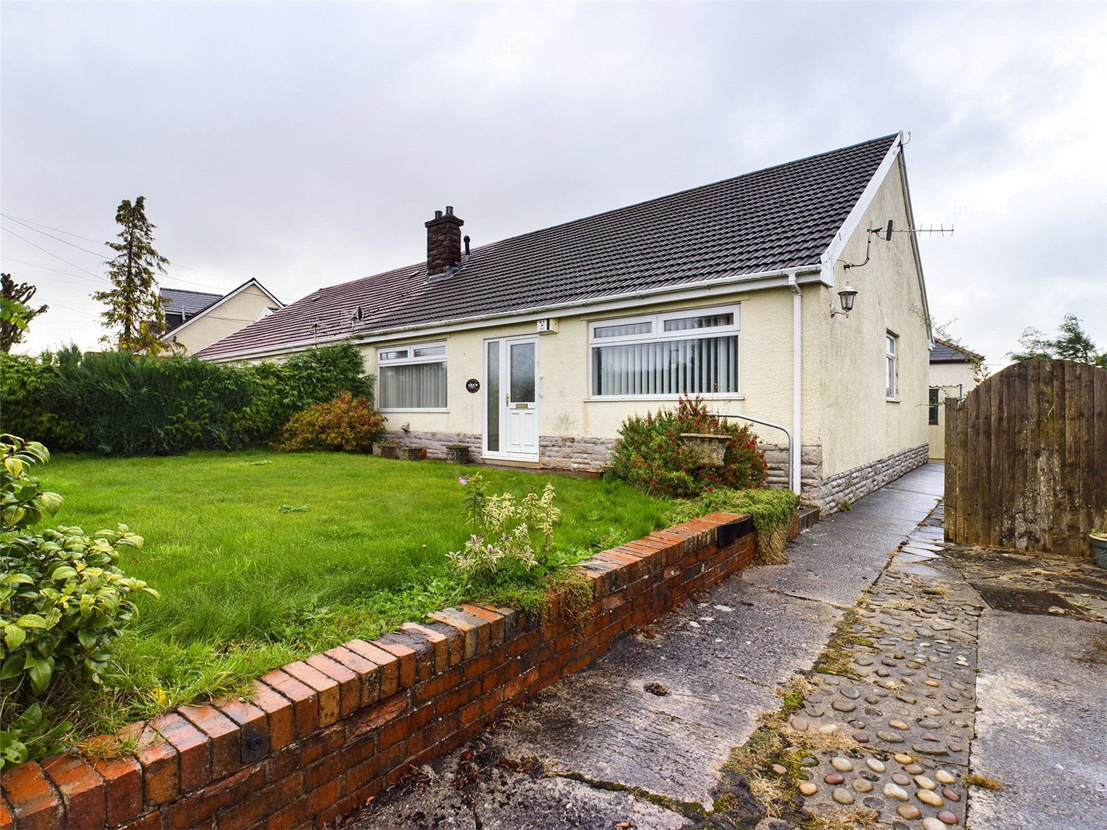3 bed bungalow for sale in Llangynidr Road, Beaufort, Ebbw Vale, Gwent
