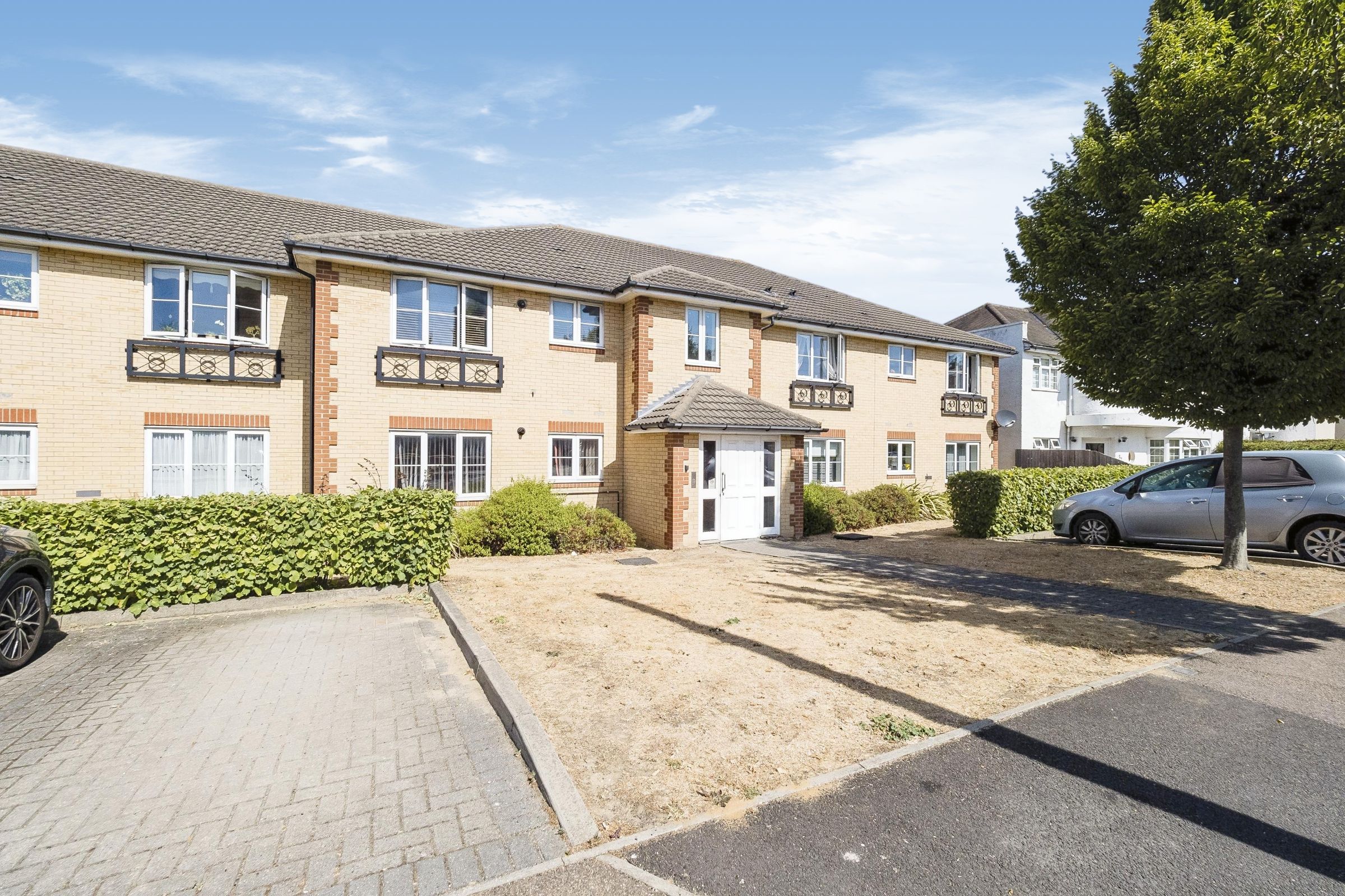 1 bed flat for sale in Herent Drive, Ilford IG5 Zoopla