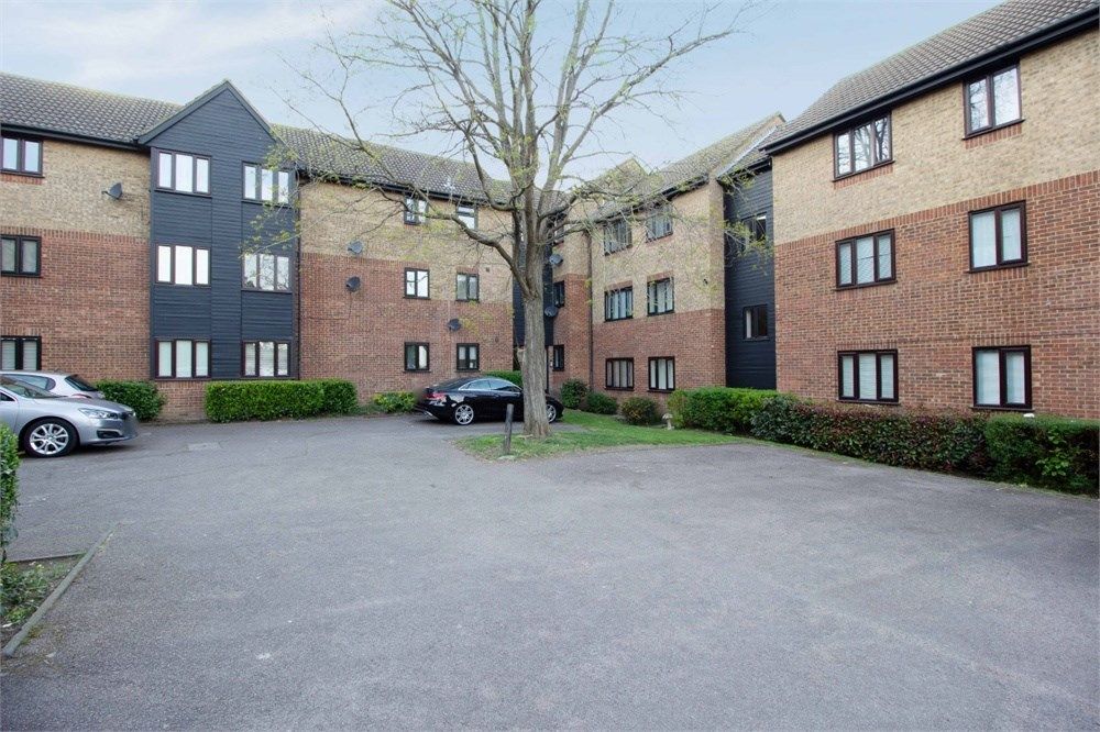 2 bed flat for sale in Copperfields, Basildon SS15 Zoopla