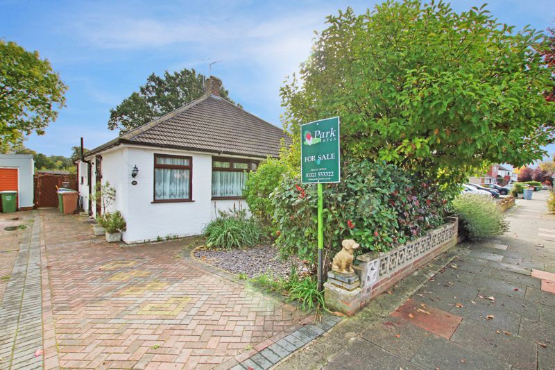 2 bed semidetached bungalow for sale in Riverside Road, Sidcup DA14