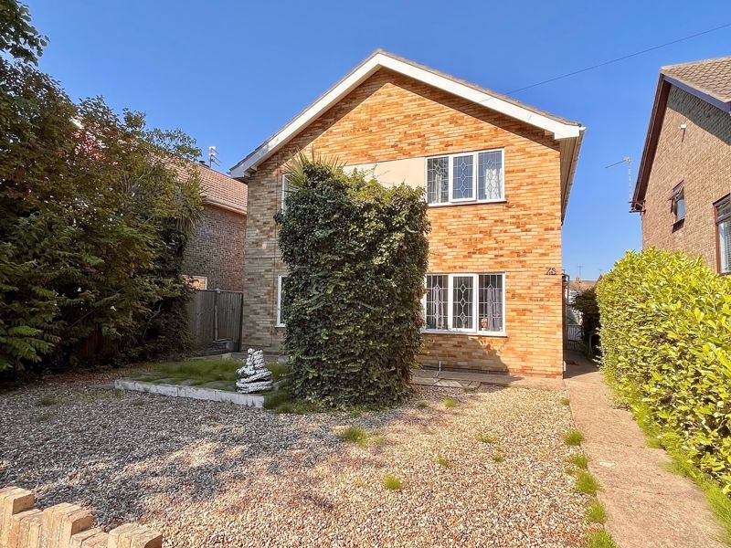 4 bed detached house for sale in Lawn Avenue, Great Yarmouth NR30 Zoopla