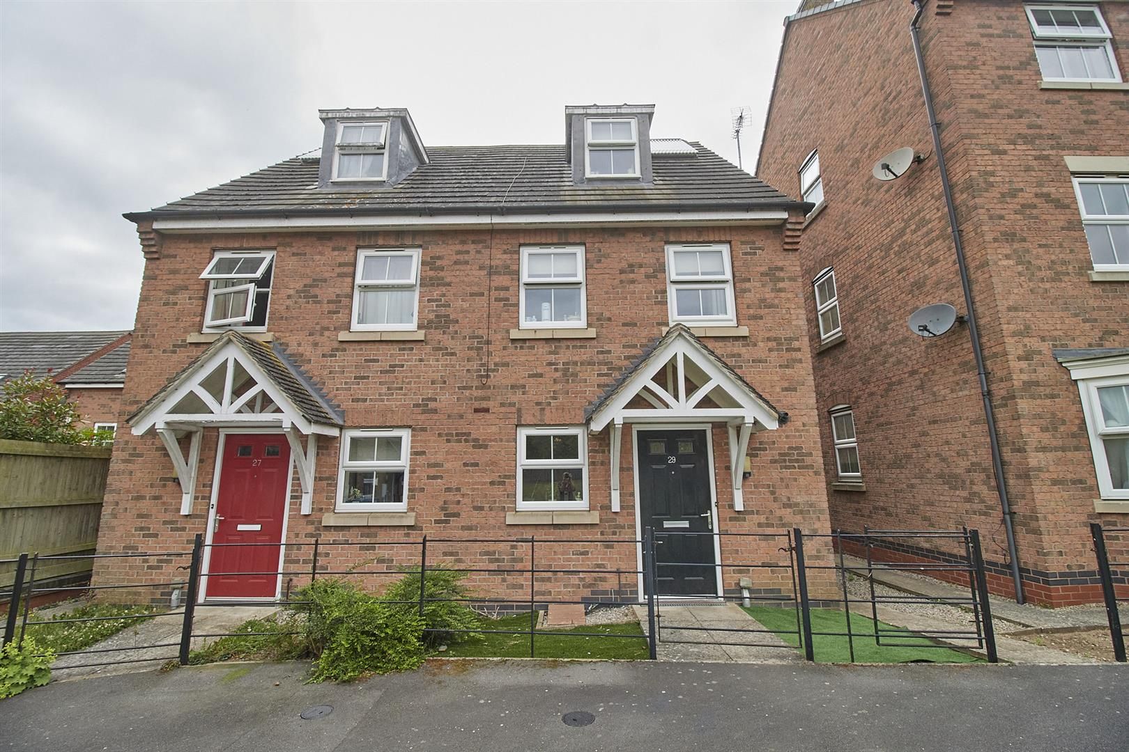 3 bed semidetached house for sale in Oaklands Way, Earl Shilton