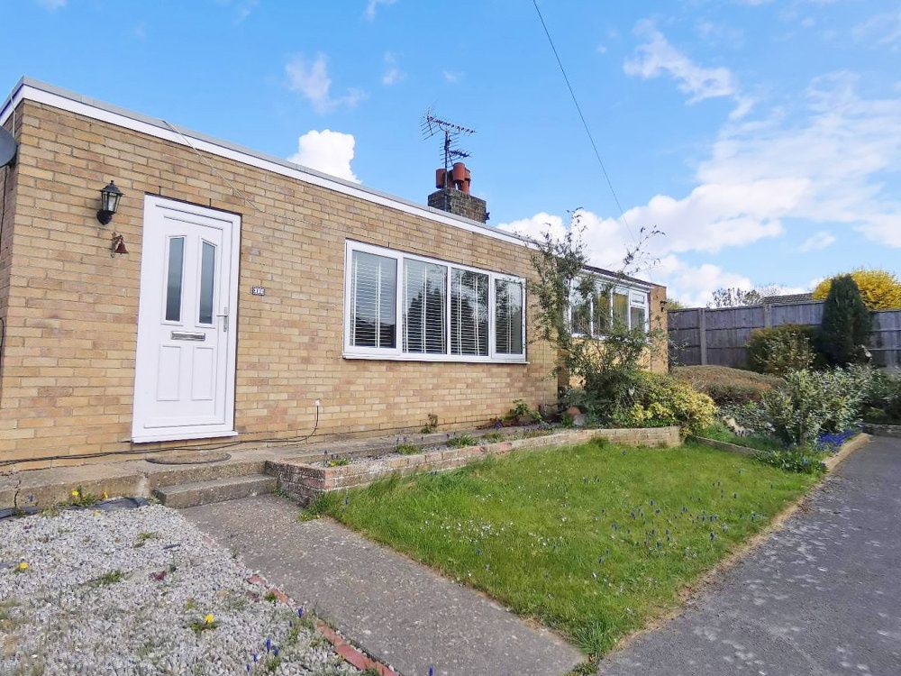 3 bed semidetached bungalow for sale in Orchard Close, Cherry