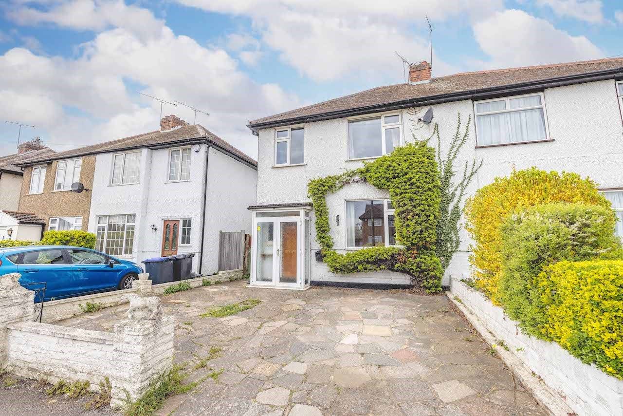 3 bed semidetached house for sale in Swallow Street, Iver SL0 Zoopla