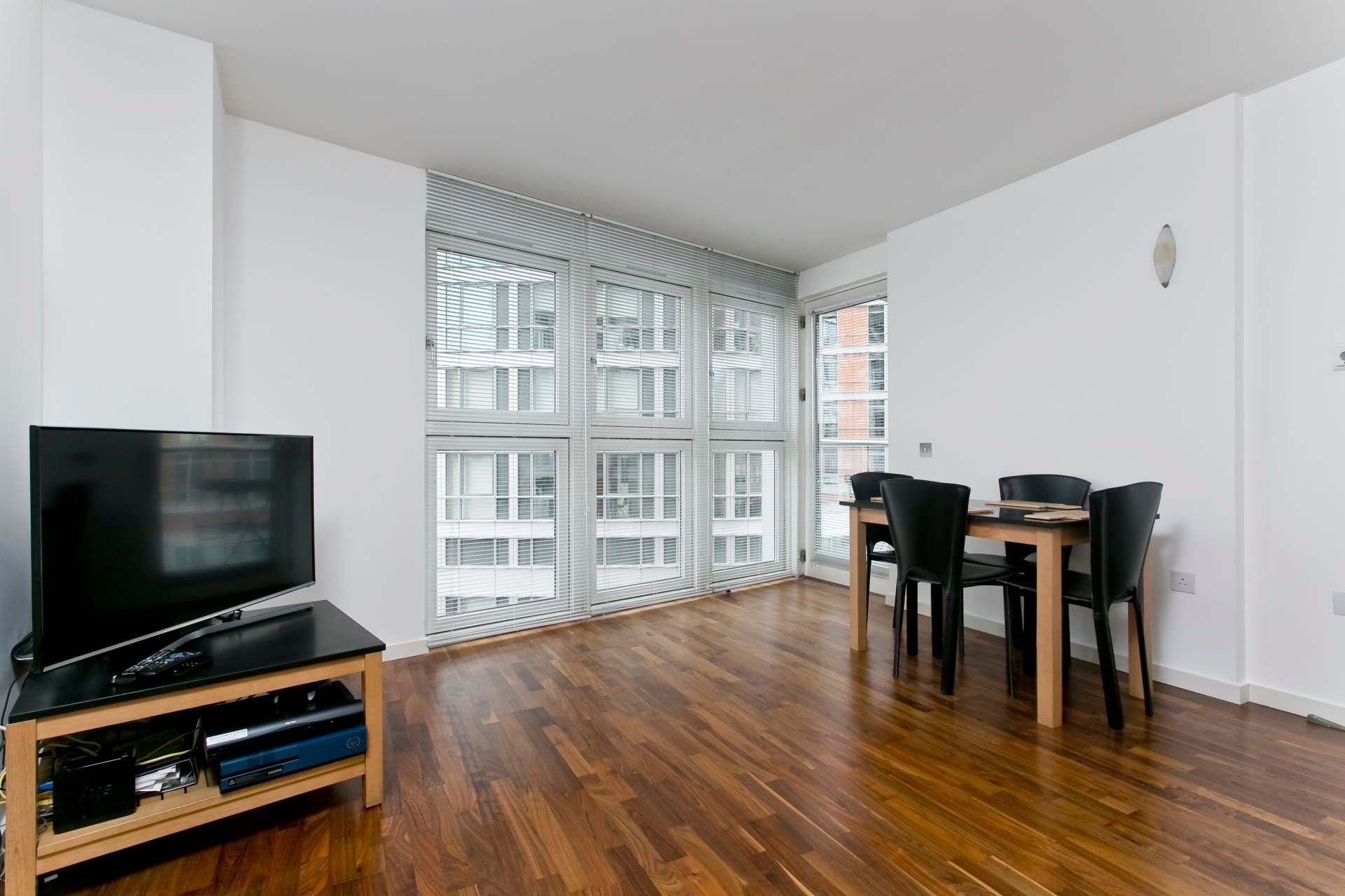 1 bed flat to rent in New Providence Wharf, Fairmont Avenue, London E14