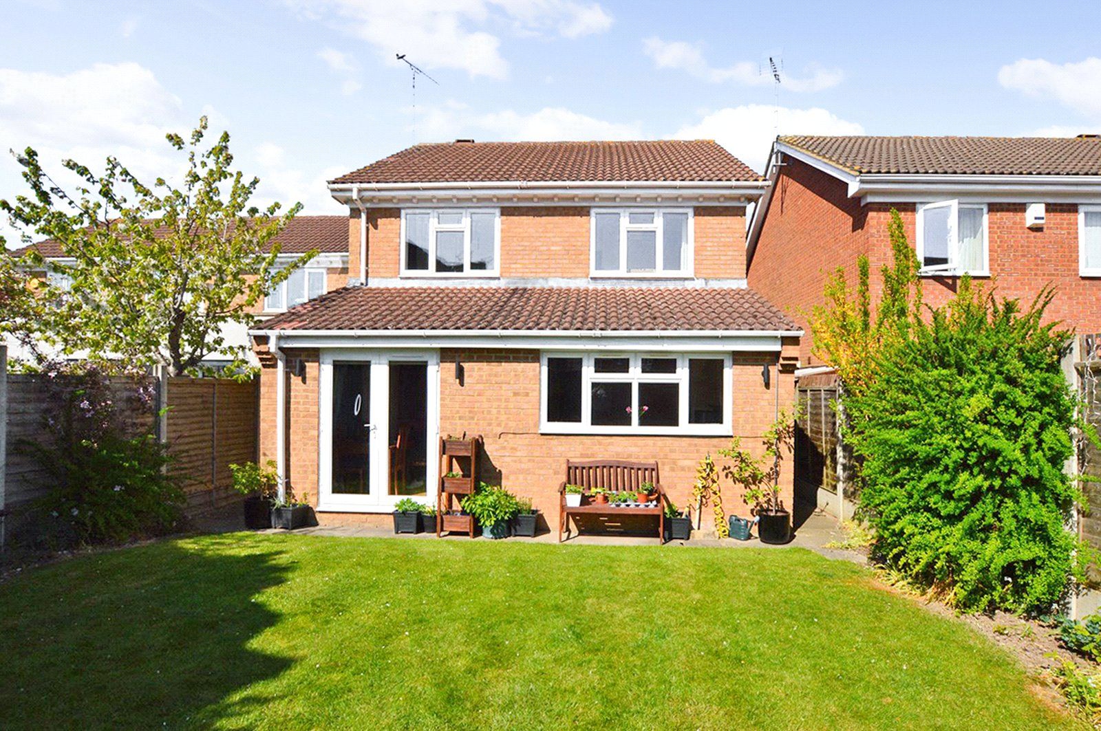 3 bed detached house for sale in Crabtree Way, Dunstable, Bedfordshire