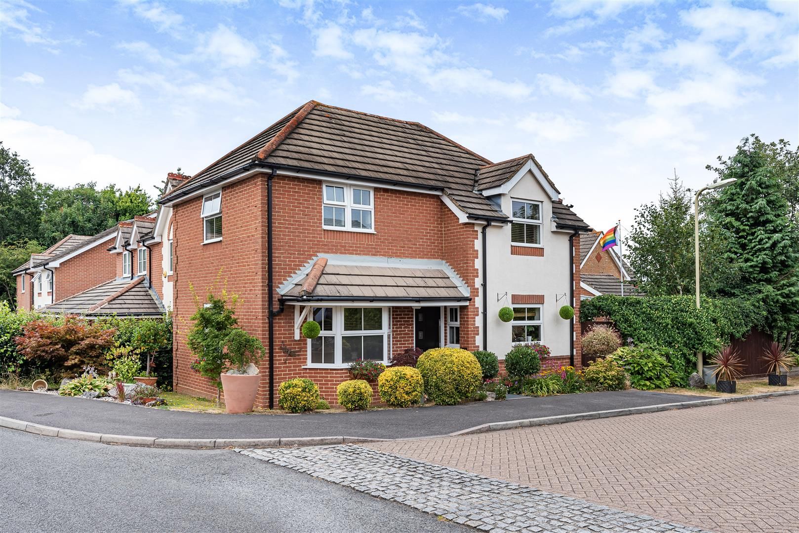3 bed detached house for sale in Chatsworth Green, Hatch Warren
