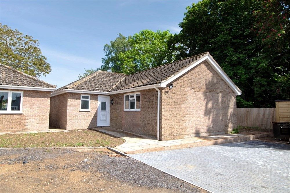 3 bed detached bungalow for sale in Ixworth Road, Norton, Bury St