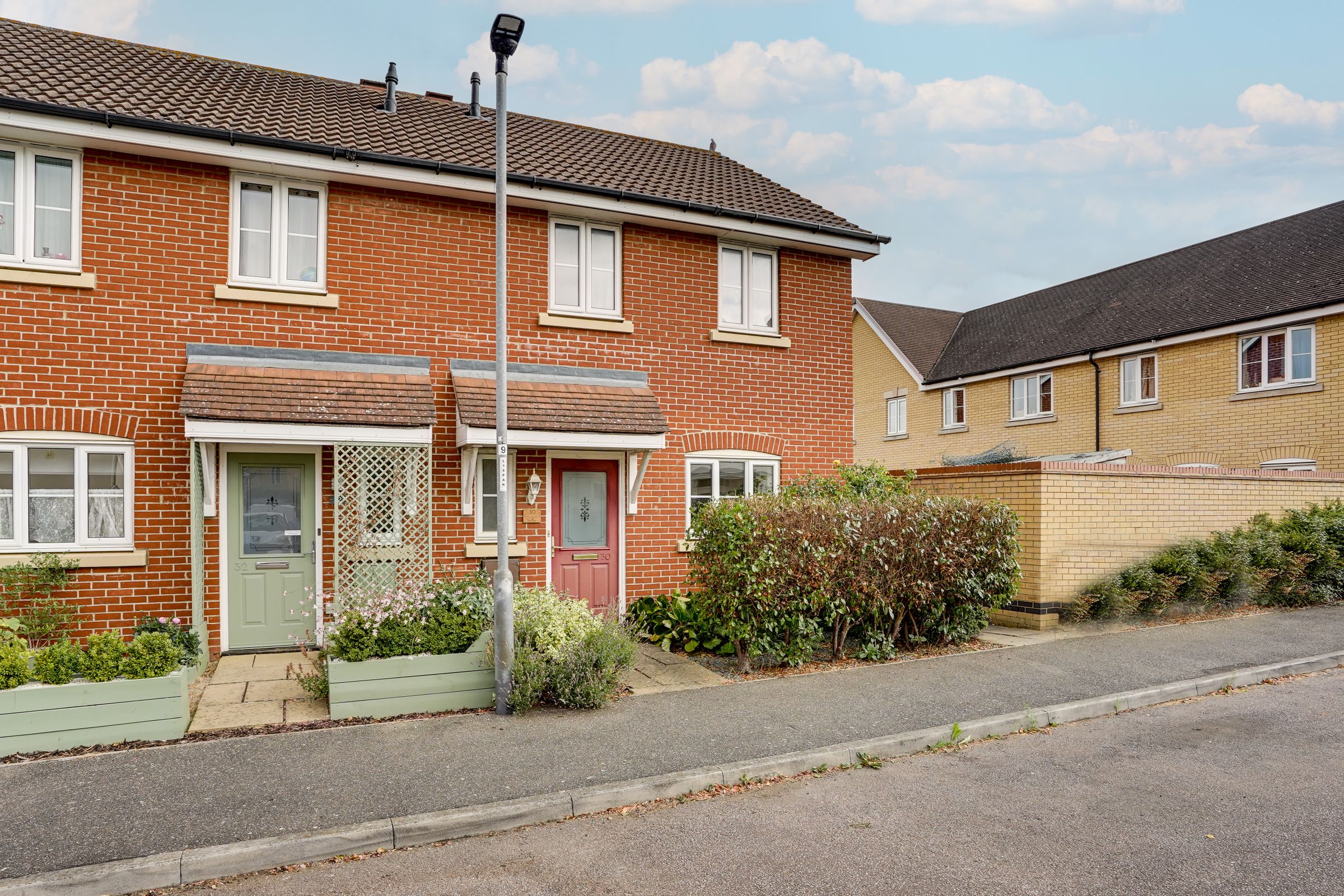 3 bed semidetached house for sale in Clare Drive, Highfields Caldecote
