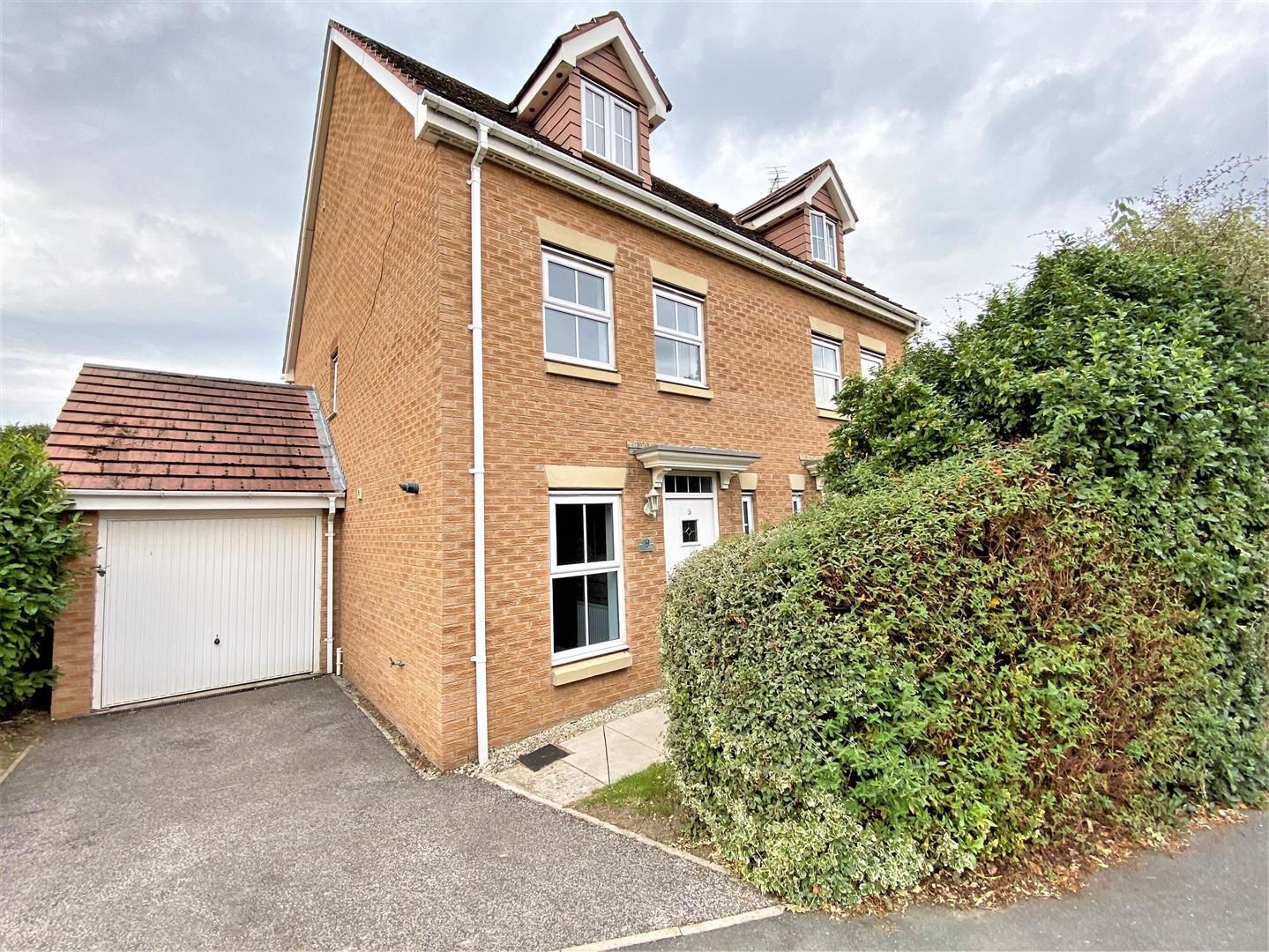 3 bed semidetached house for sale in Town Lands Close, Wombwell