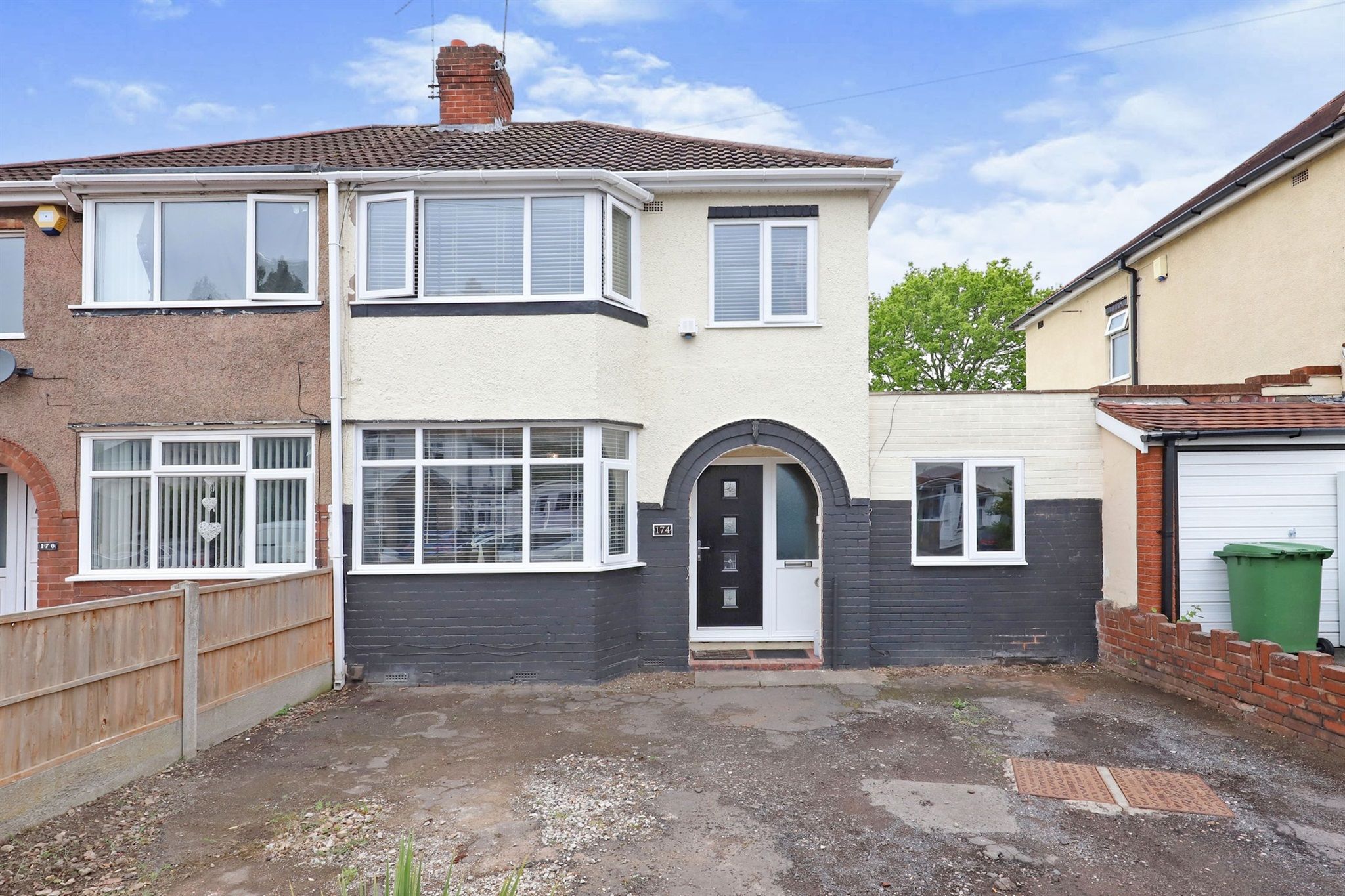 3 bed semidetached house for sale in Probert Road, Oxley