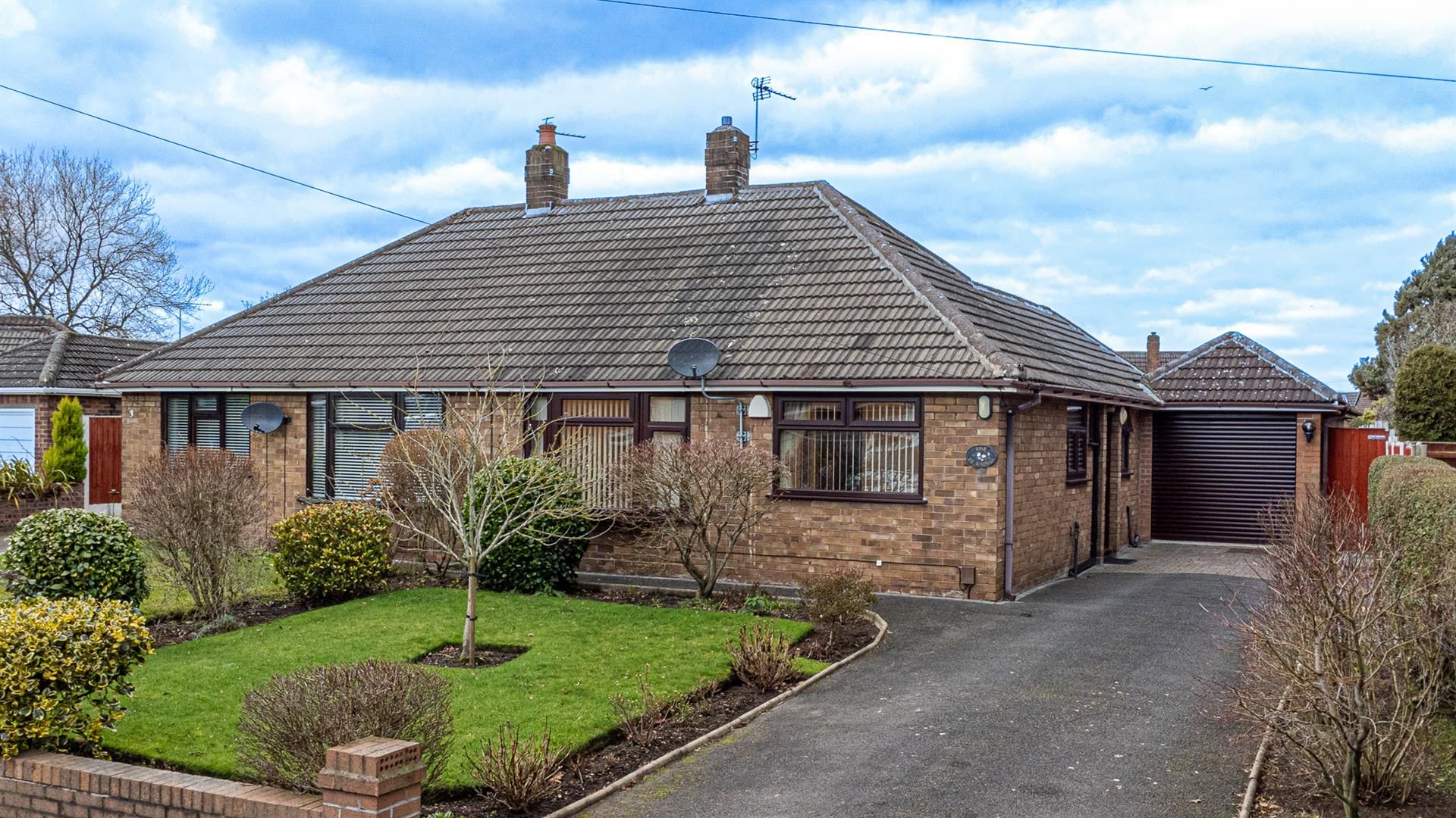 2 bed semidetached bungalow for sale in Hillock Lane, Woolston