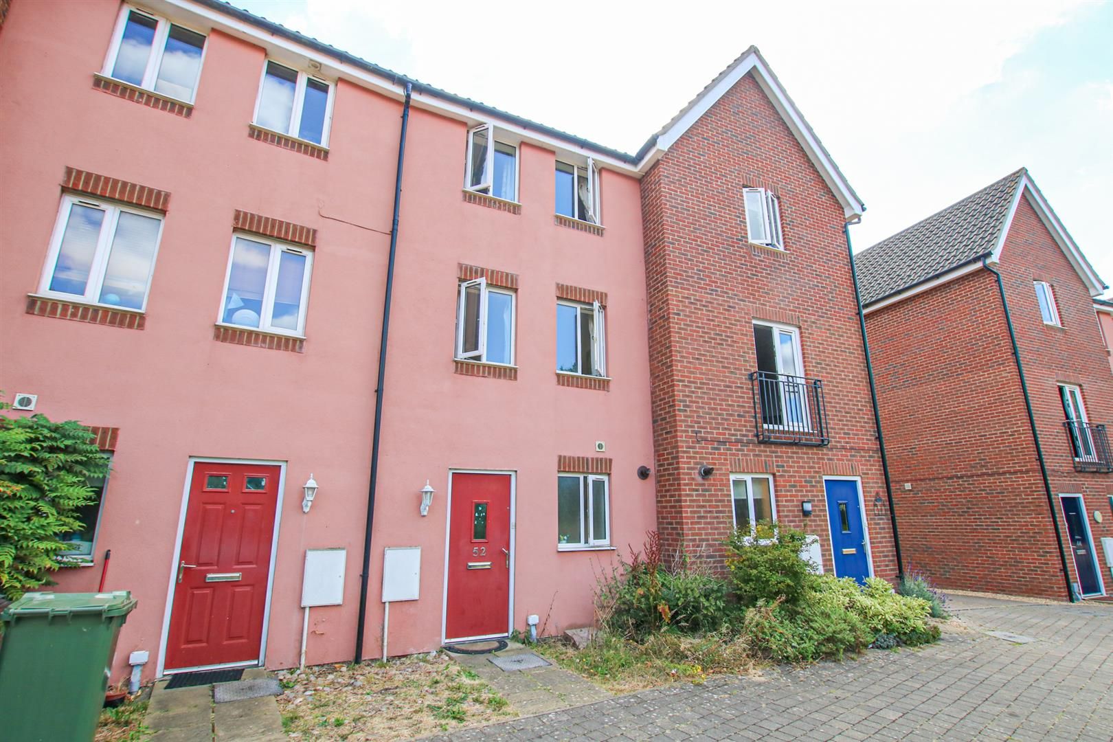 3 bed town house for sale in Dragonfly Lane, Cringleford, Norwich NR4
