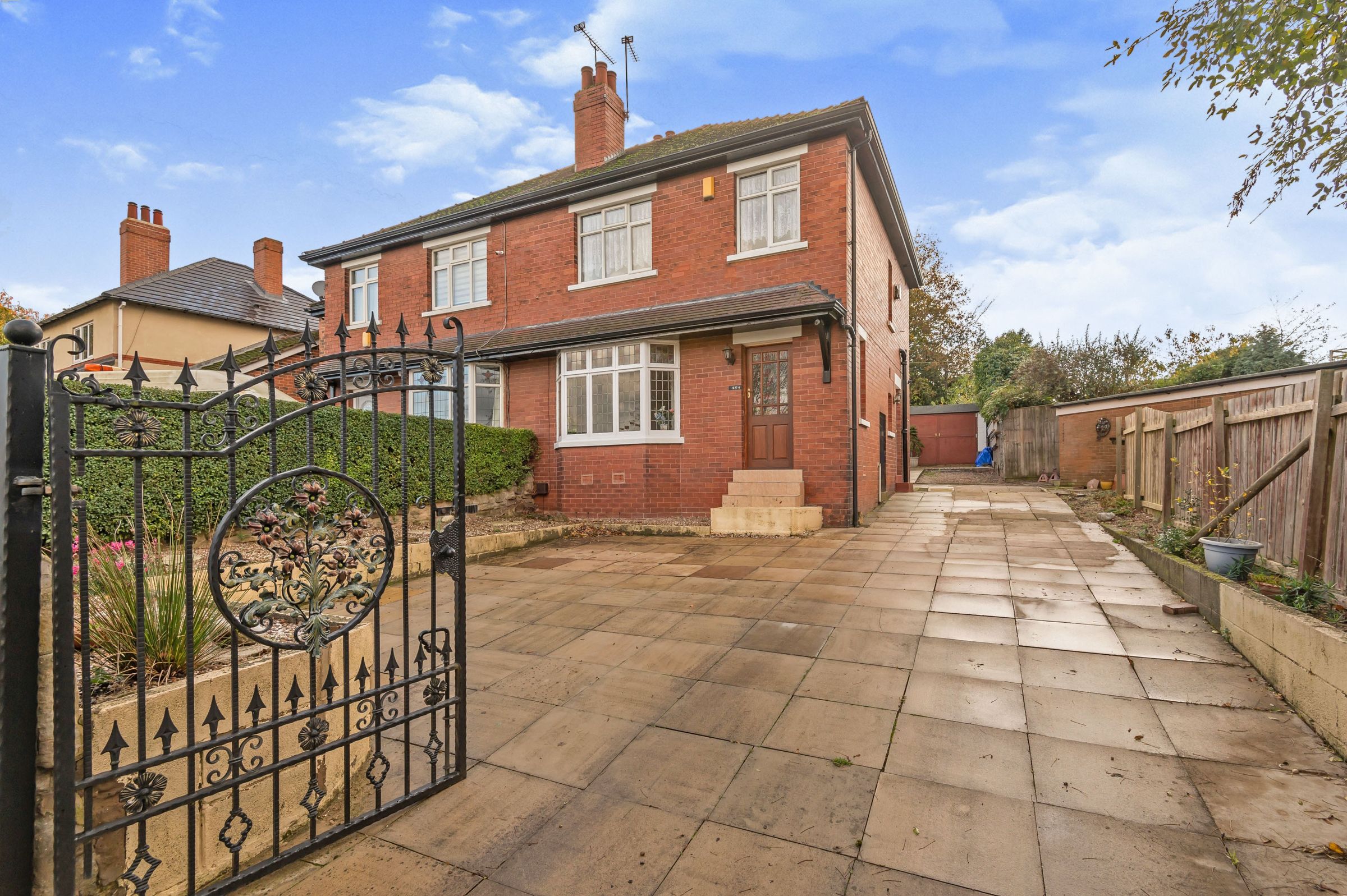 3 bed semidetached house for sale in Leeds Road, Lofthouse, Wakefield