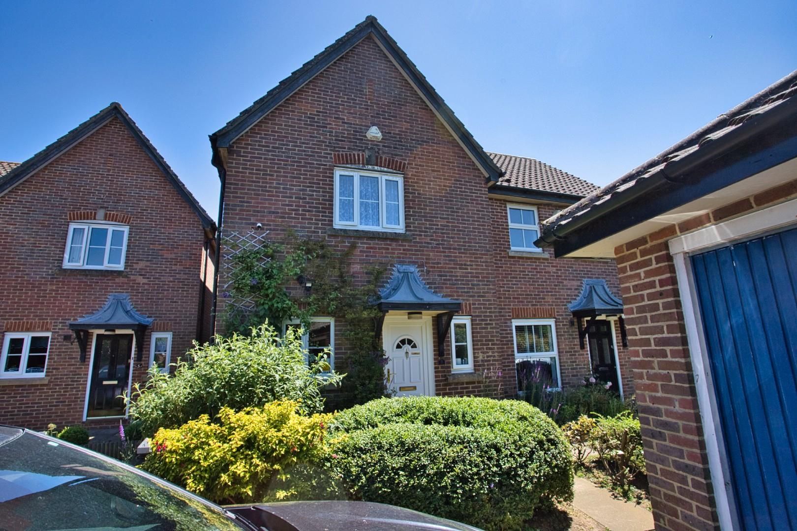 3 bed semidetached house for sale in Webster Way, Hawkinge, Folkestone