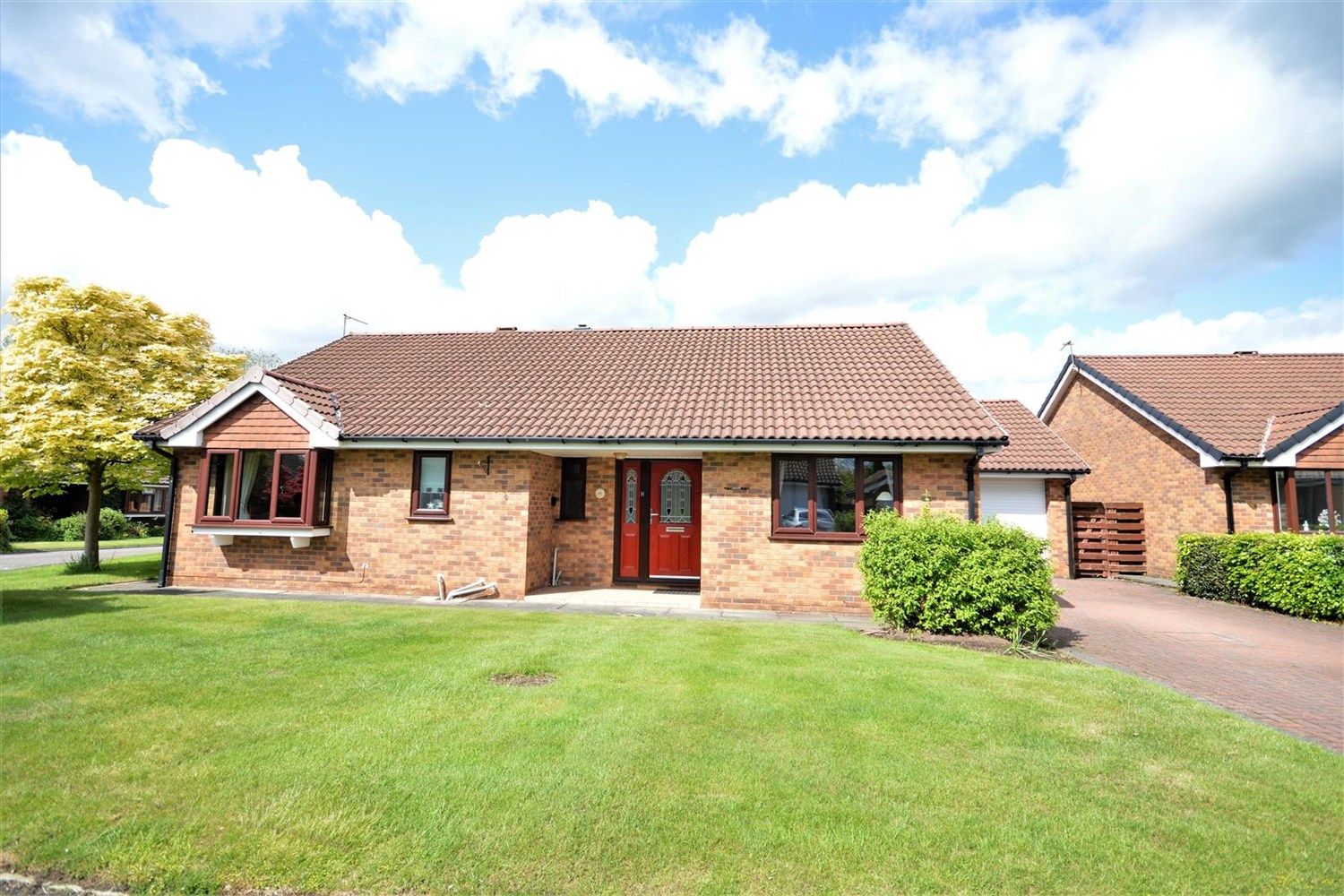 3 bed detached bungalow for sale in Sharon Park Close, Grappenhall