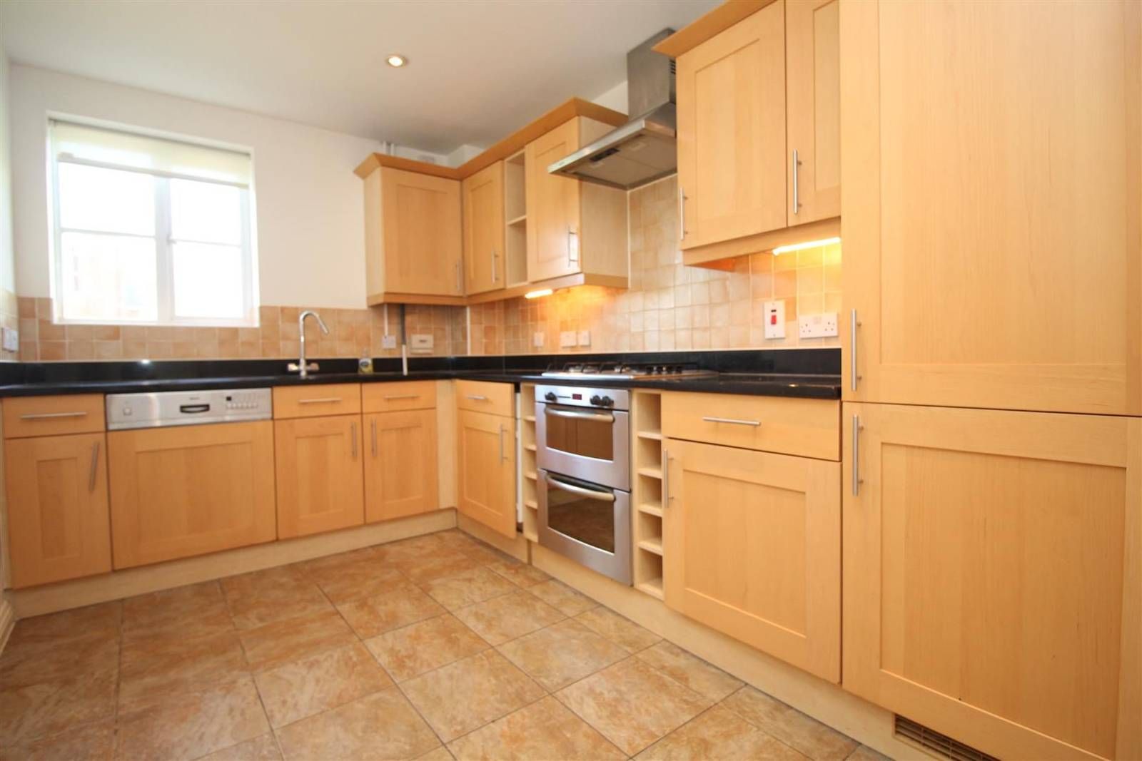 2 bed flat to rent in Lady Aylesford Avenue HA7, Stanmore, Zoopla