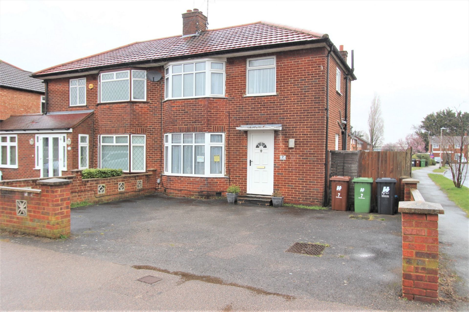 3 bed semidetached house for sale in Kenilworth Drive, Borehamwood WD6