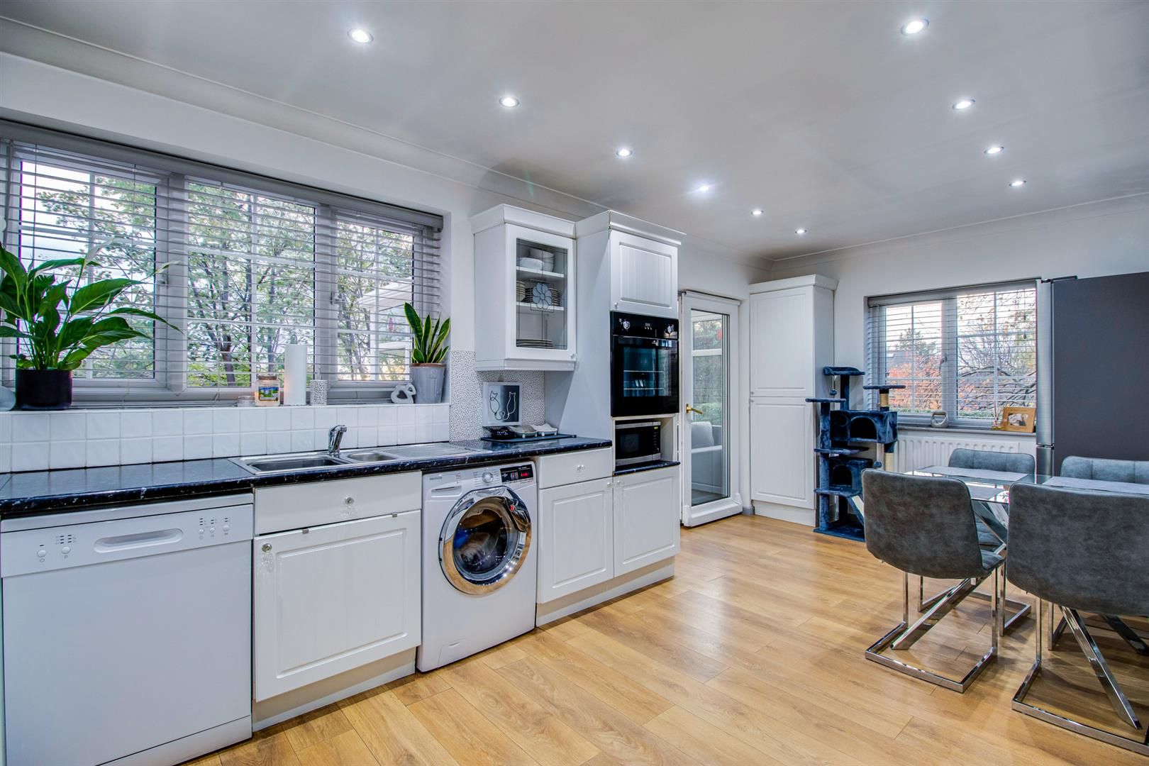 4 bed detached house for sale in Flanshaw Lane, Alverthorpe, Wakefield WF2 Zoopla