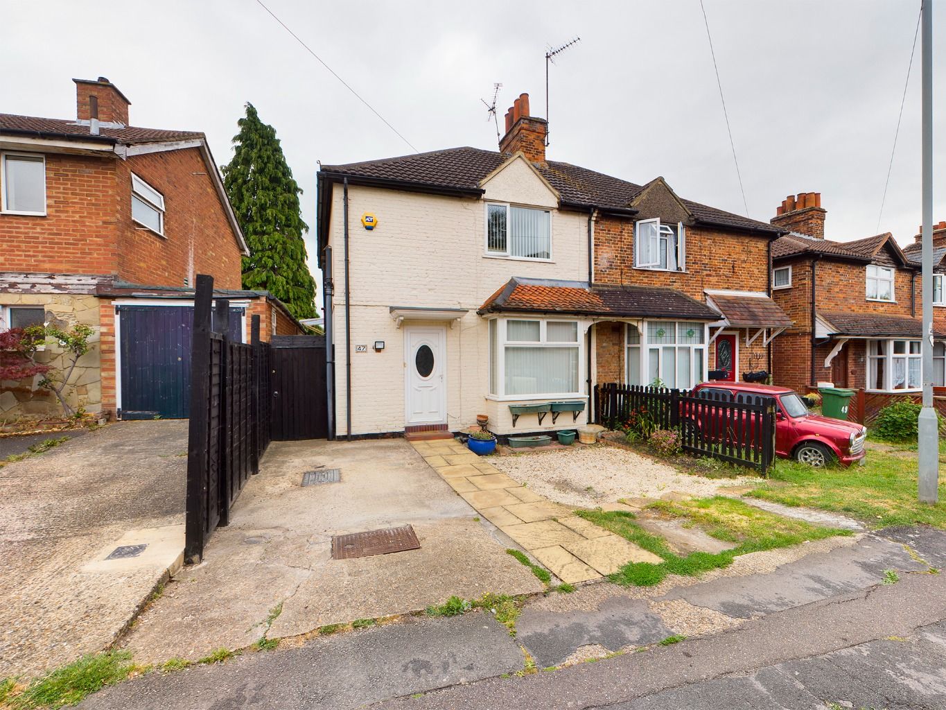 3 bed semidetached house for sale in Old Stoke Road, Aylesbury