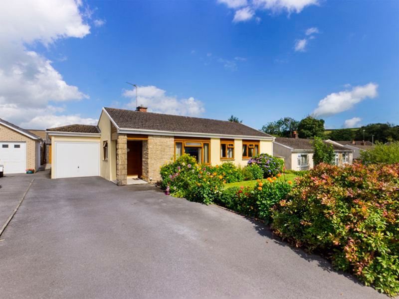 3 bed detached bungalow for sale in Manor Way, Llanllwch, Carmarthen