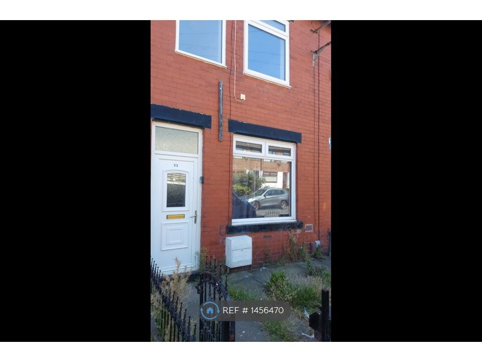 3 bed terraced house to rent in Smyrna Street, Radcliffe, Manchester